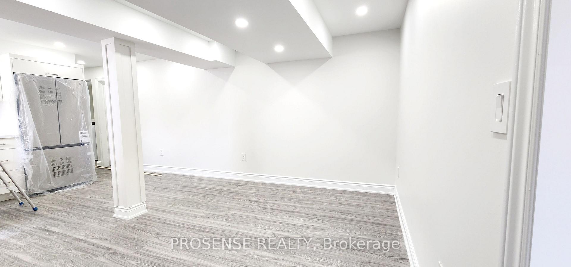 Photo 16 of 67 Holcomb Terrace, Hamilton, Waterdown — HOMEH