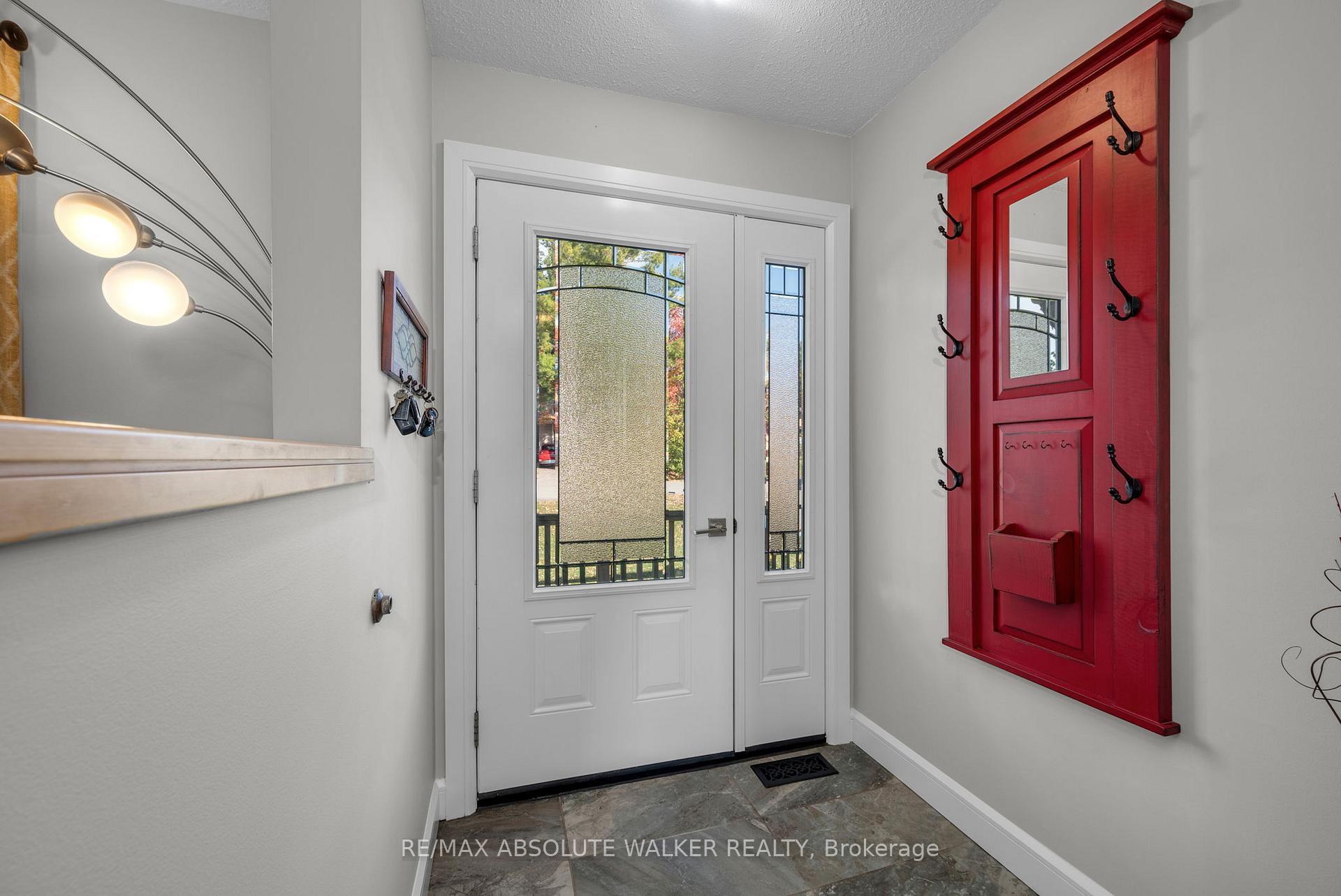 Photo 3 of 5298 Hillcrest Drive, Ottawa, Manotick Long Island & Nicholls Island — HOMEH