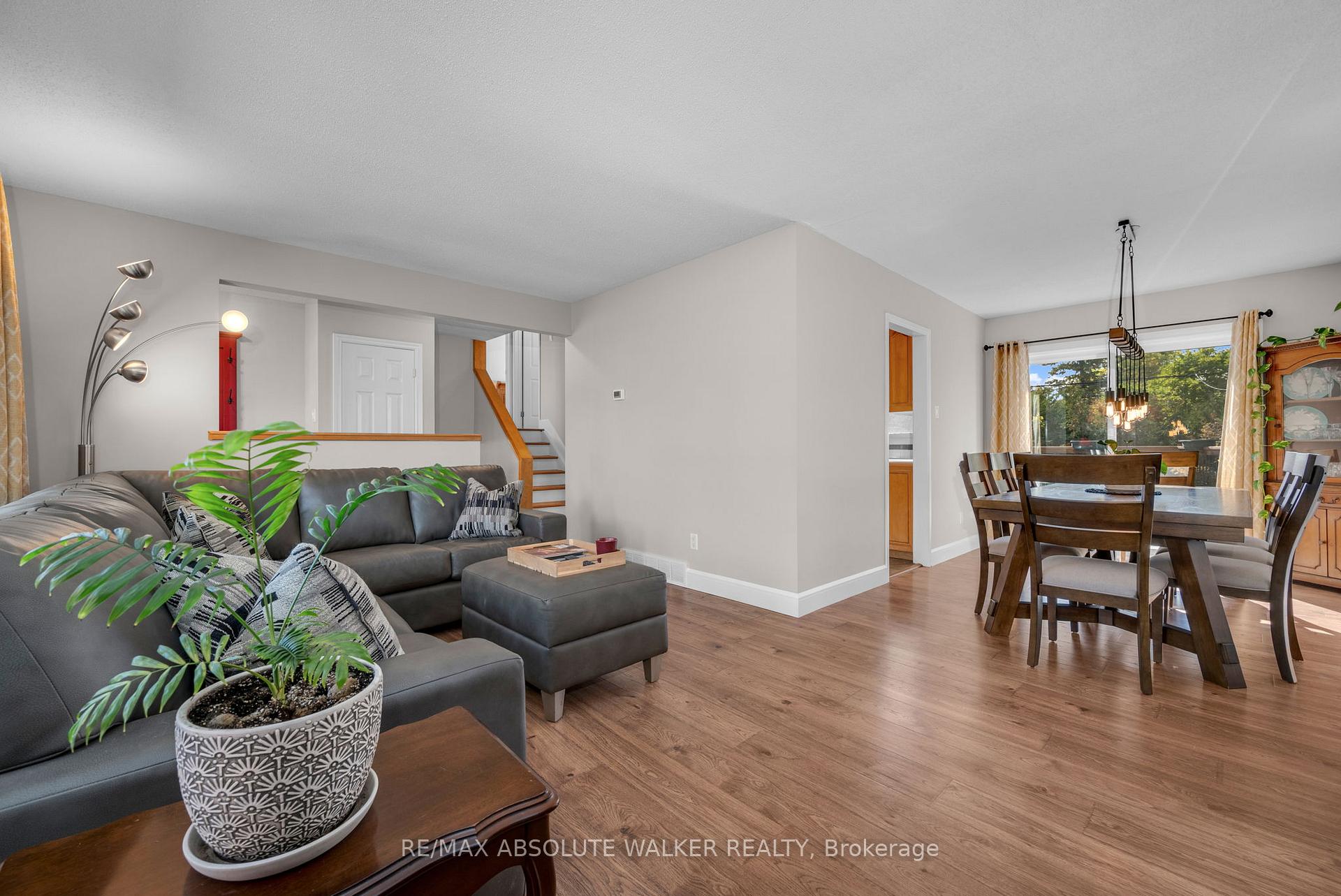 Photo 7 of 5298 Hillcrest Drive, Ottawa, Manotick Long Island & Nicholls Island — HOMEH