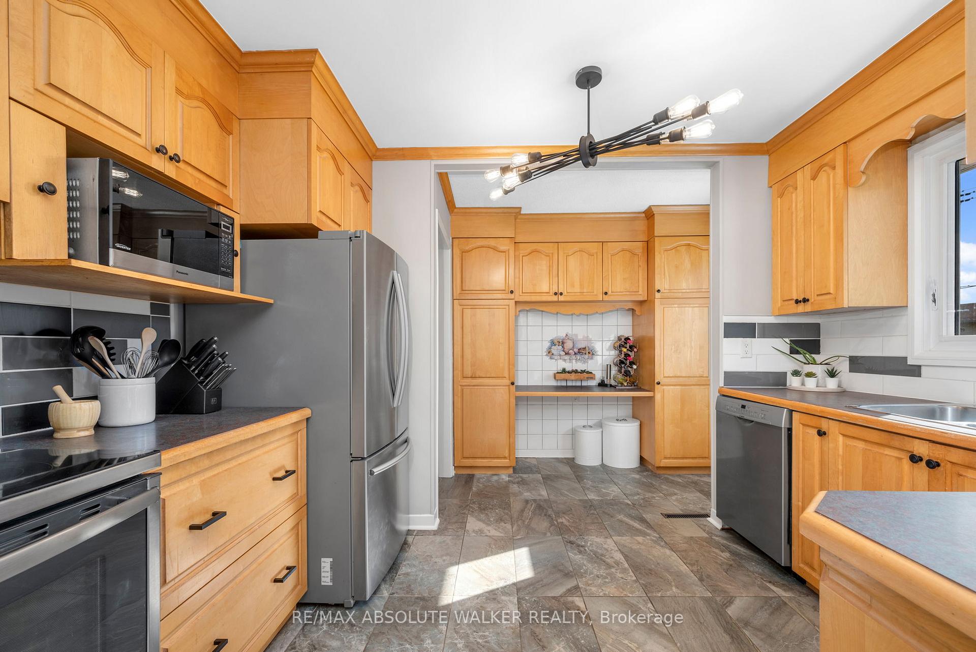 Photo 10 of 5298 Hillcrest Drive, Ottawa, Manotick Long Island & Nicholls Island — HOMEH