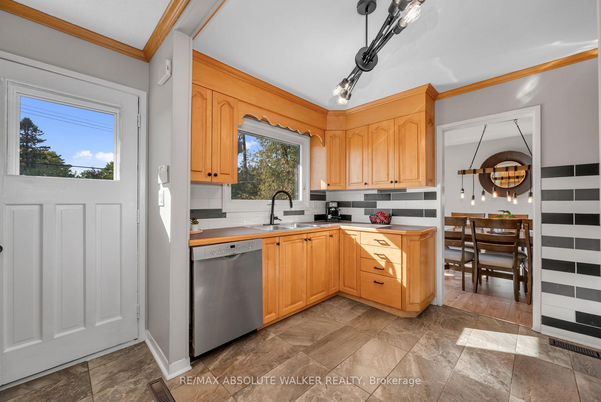 Photo 14 of 5298 Hillcrest Drive, Ottawa, Manotick Long Island & Nicholls Island — HOMEH