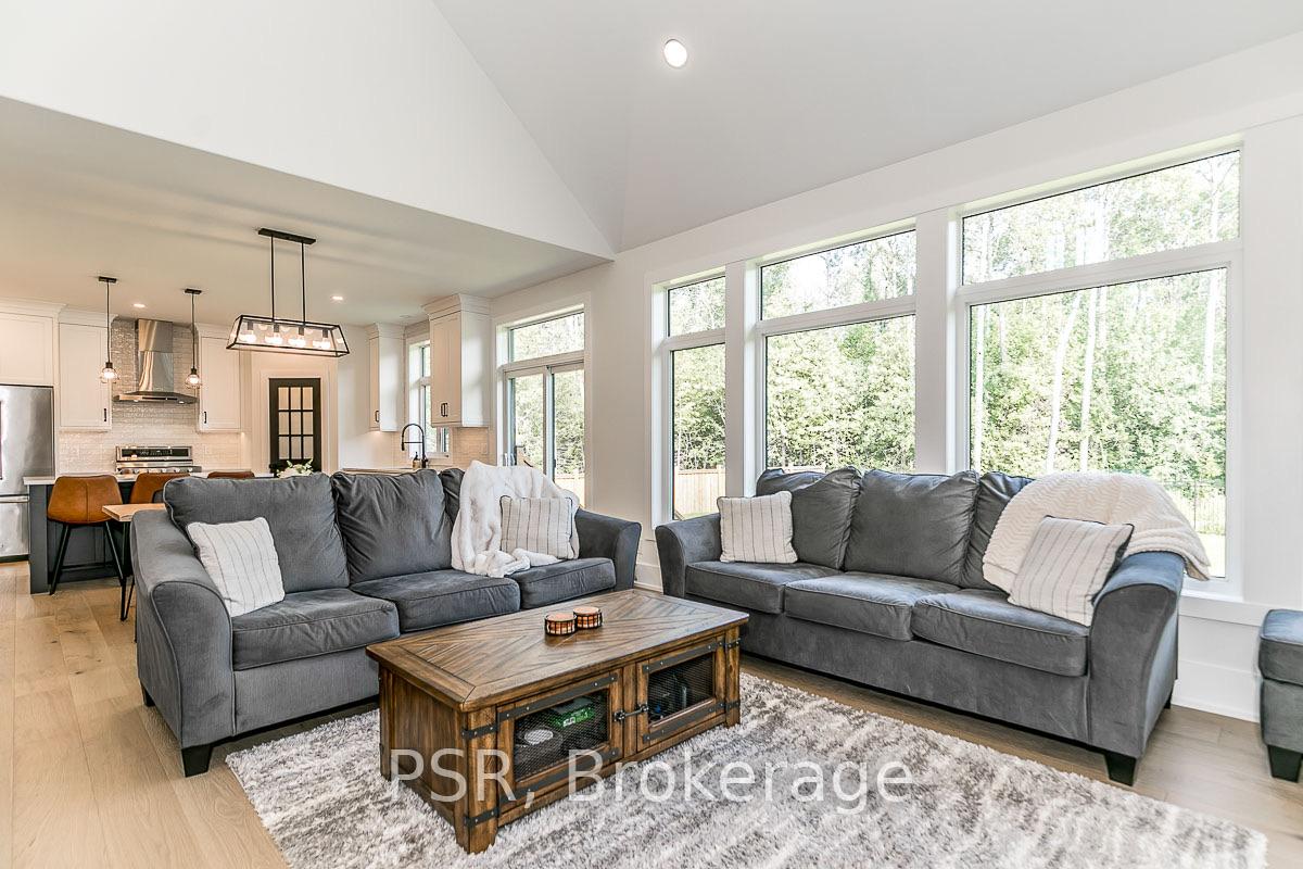 Photo 10 of 1306 Squire Street, Innisfil, Lefroy — HOMEH