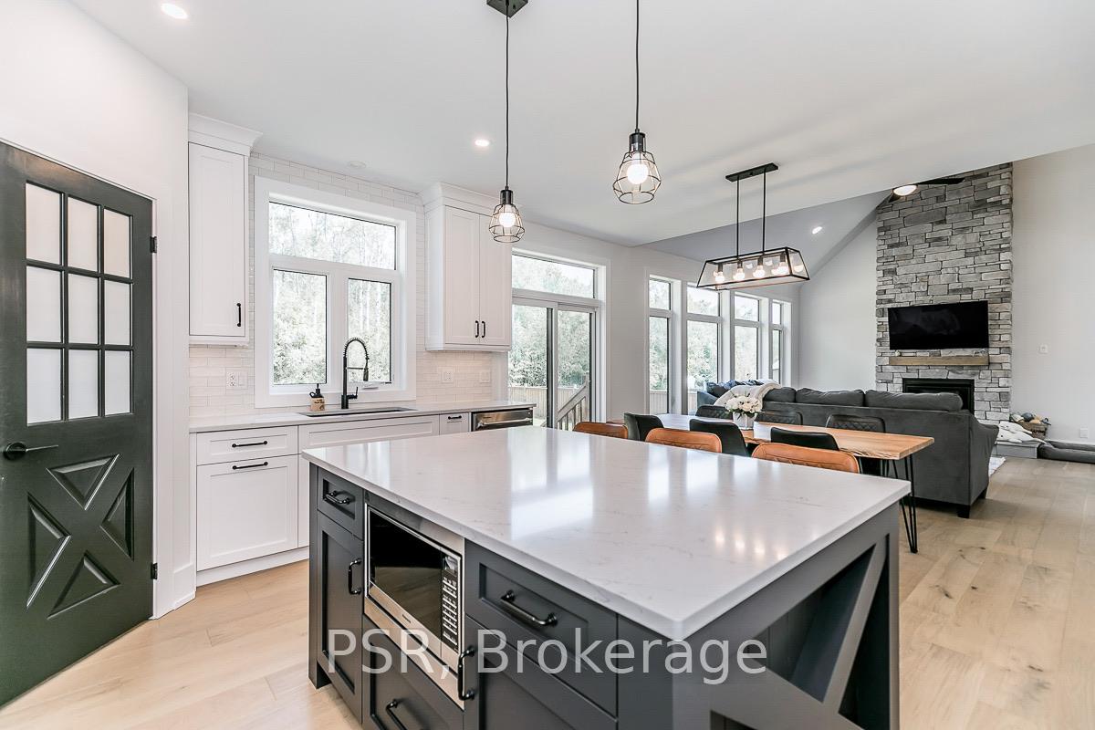 Photo 14 of 1306 Squire Street, Innisfil, Lefroy — HOMEH