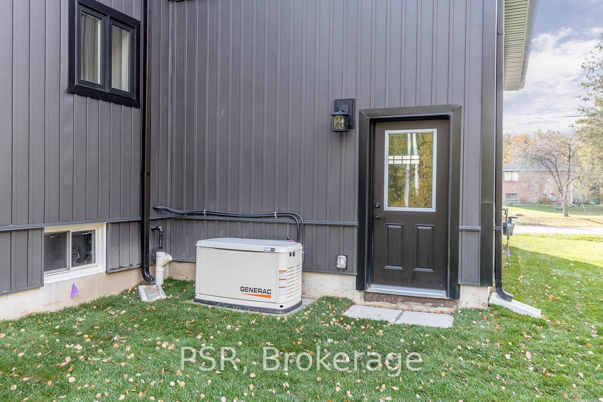 Photo 36 of 1306 Squire Street, Innisfil, Lefroy — HOMEH