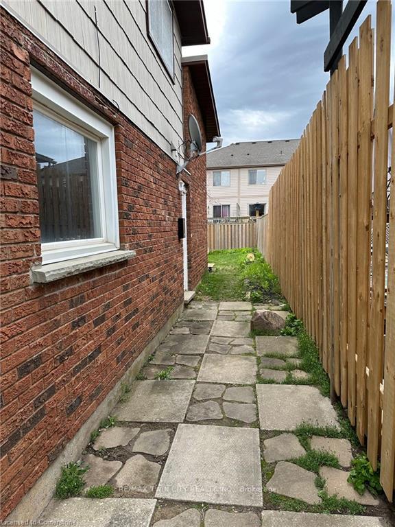 Photo 2 of Unit B, 8 Roseneath Crescent, Kitchener — HOMEH