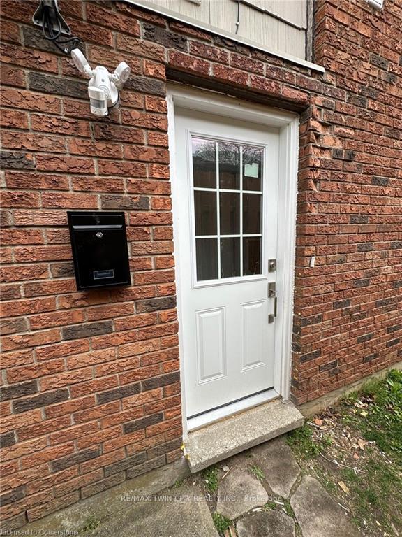 Photo 3 of Unit B, 8 Roseneath Crescent, Kitchener — HOMEH