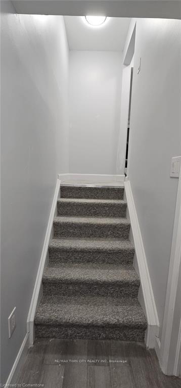 Photo 5 of Unit B, 8 Roseneath Crescent, Kitchener — HOMEH