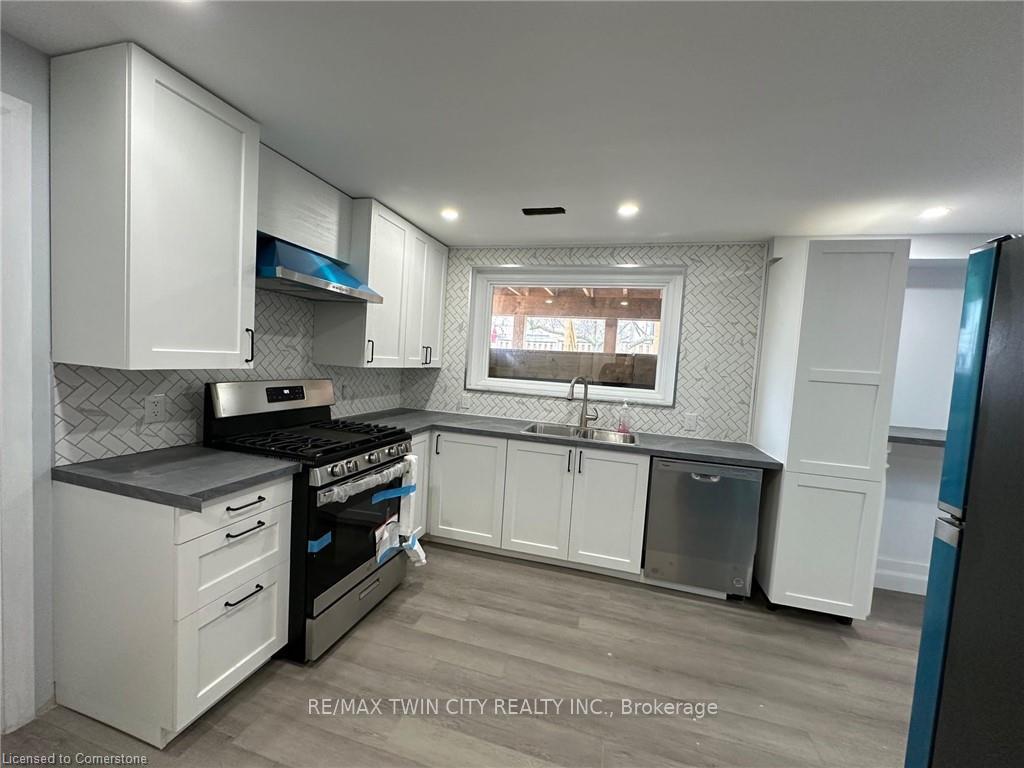 Photo 7 of Unit B, 8 Roseneath Crescent, Kitchener — HOMEH