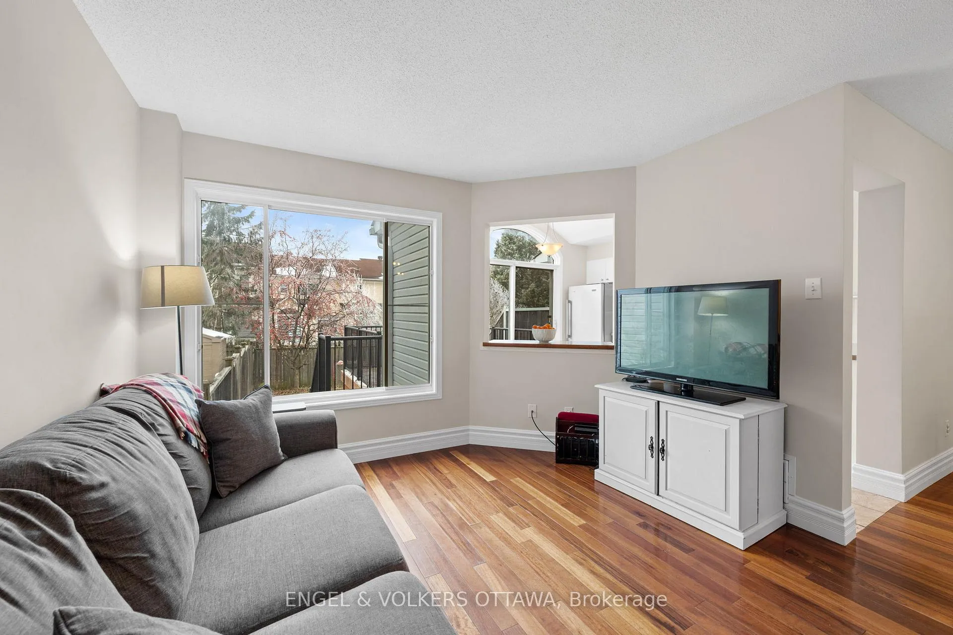 Photo 10 of 526 Meadowbreeze Drive, Ottawa, Kanata - Emerald Meadows/Trailwest — HOMEH