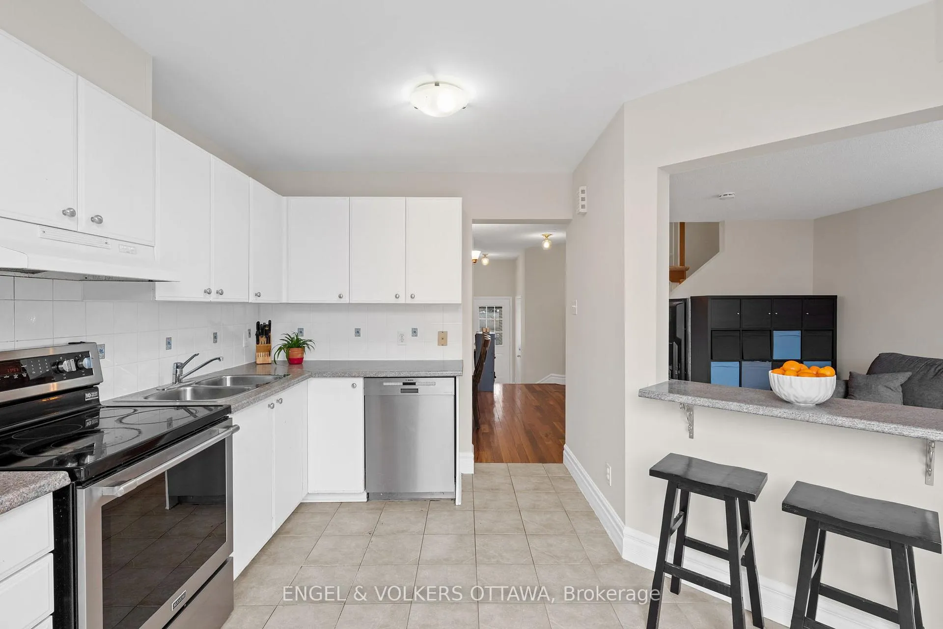 Photo 15 of 526 Meadowbreeze Drive, Ottawa, Kanata - Emerald Meadows/Trailwest — HOMEH