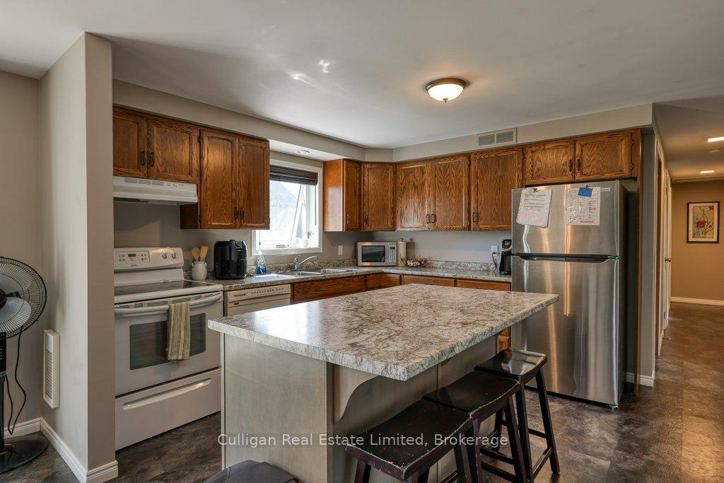 Photo 11 of 110 Main Street, Kincardine — HOMEH