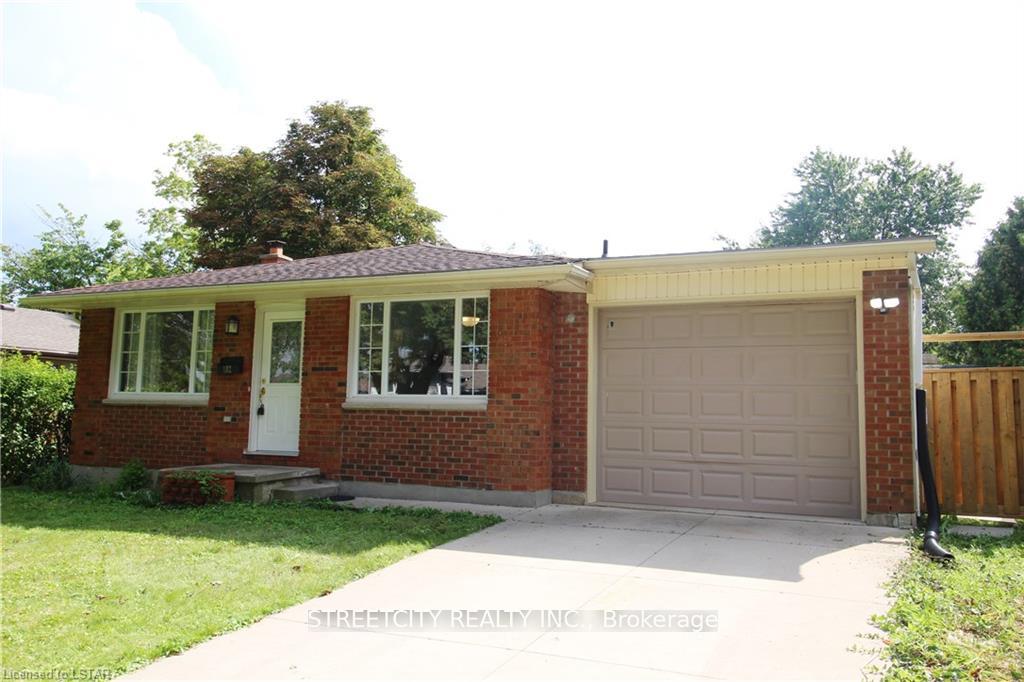 Front of 102 Paperbirch Crescent