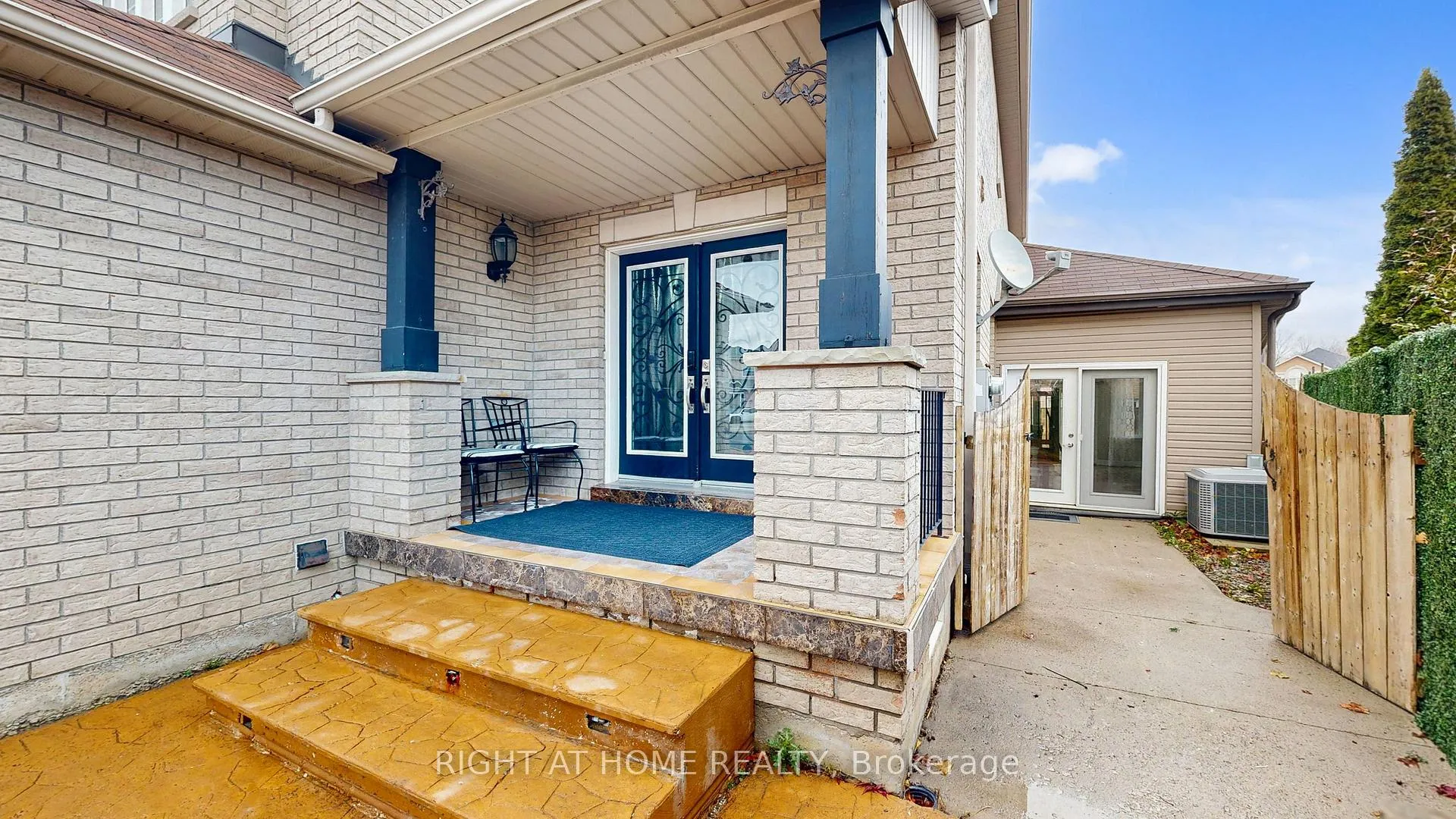 Photo 4 of 419 Elson Street, Markham, Cedarwood — HOMEH