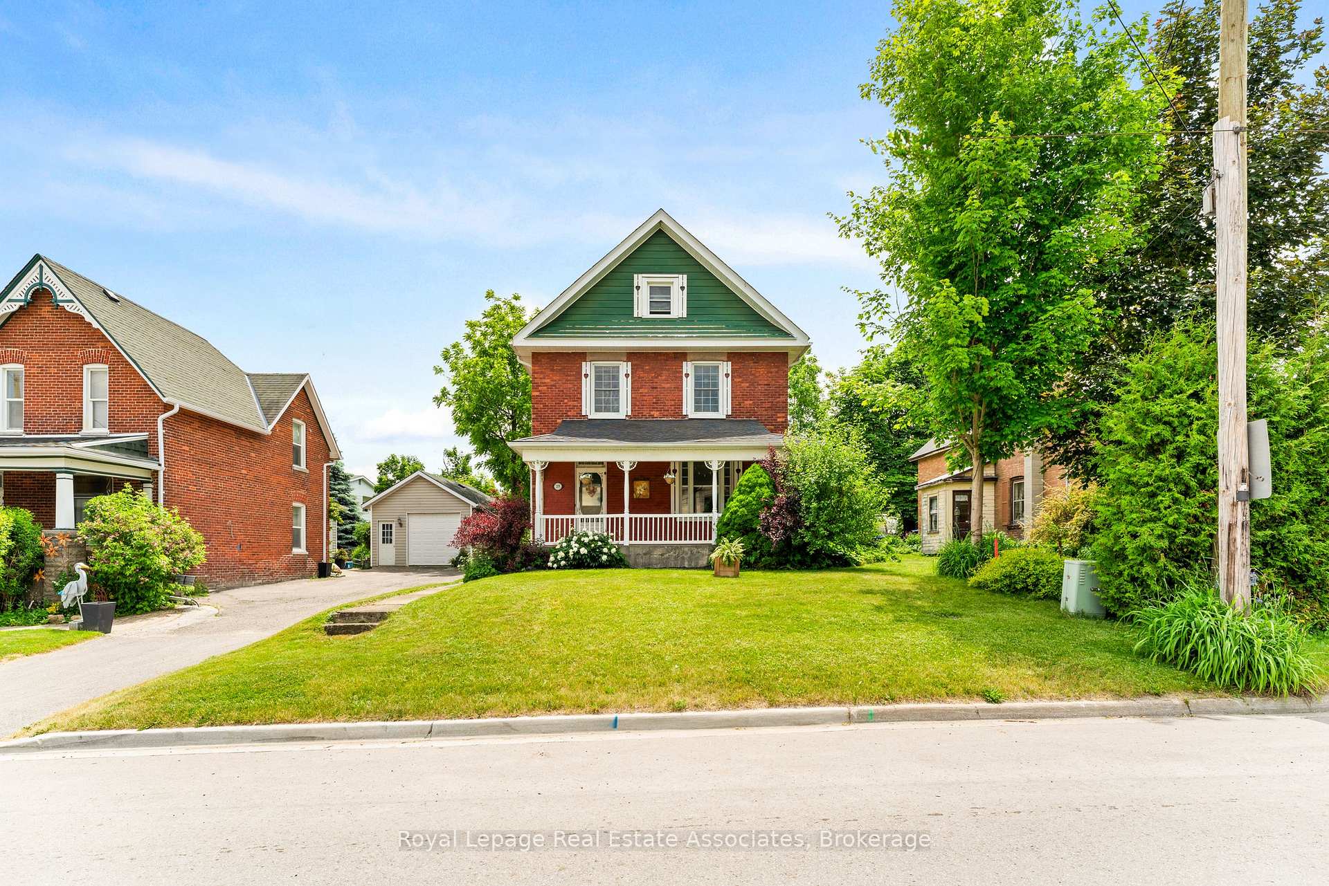 Photo 1 of 1379 Killarney Beach Road, Innisfil, Lefroy — HOMEH