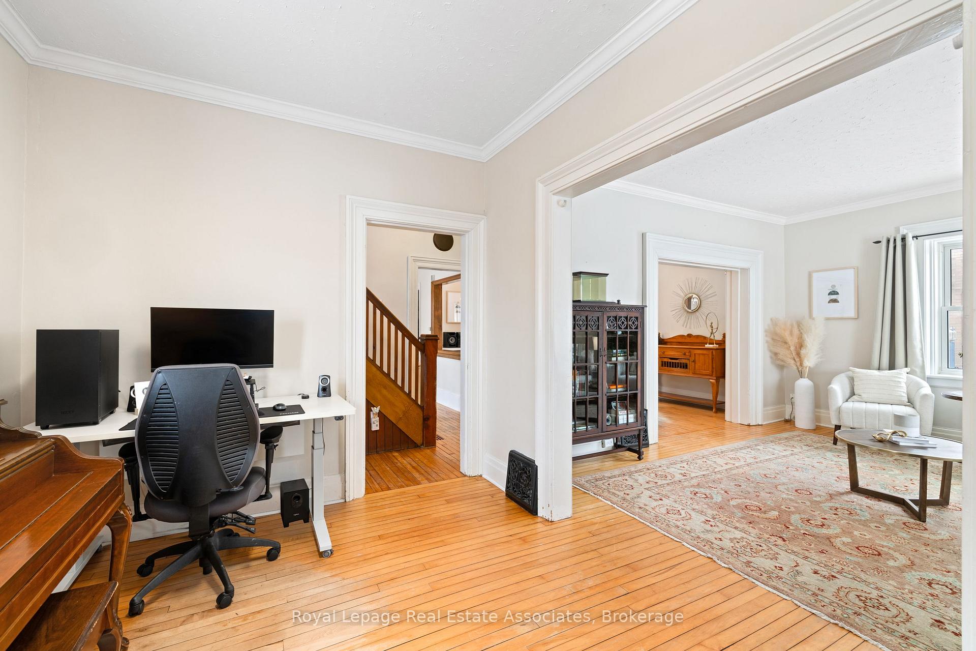 Photo 5 of 1379 Killarney Beach Road, Innisfil, Lefroy — HOMEH