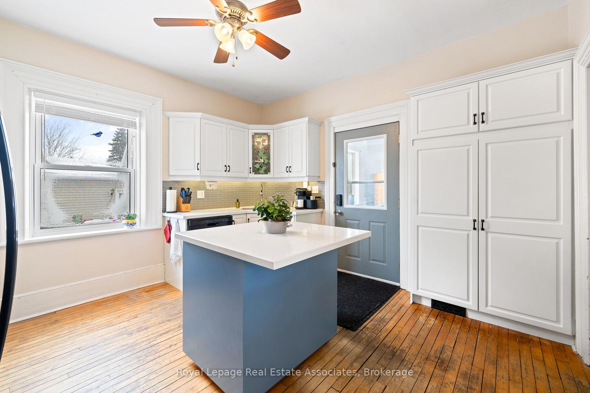 Photo 11 of 1379 Killarney Beach Road, Innisfil, Lefroy — HOMEH