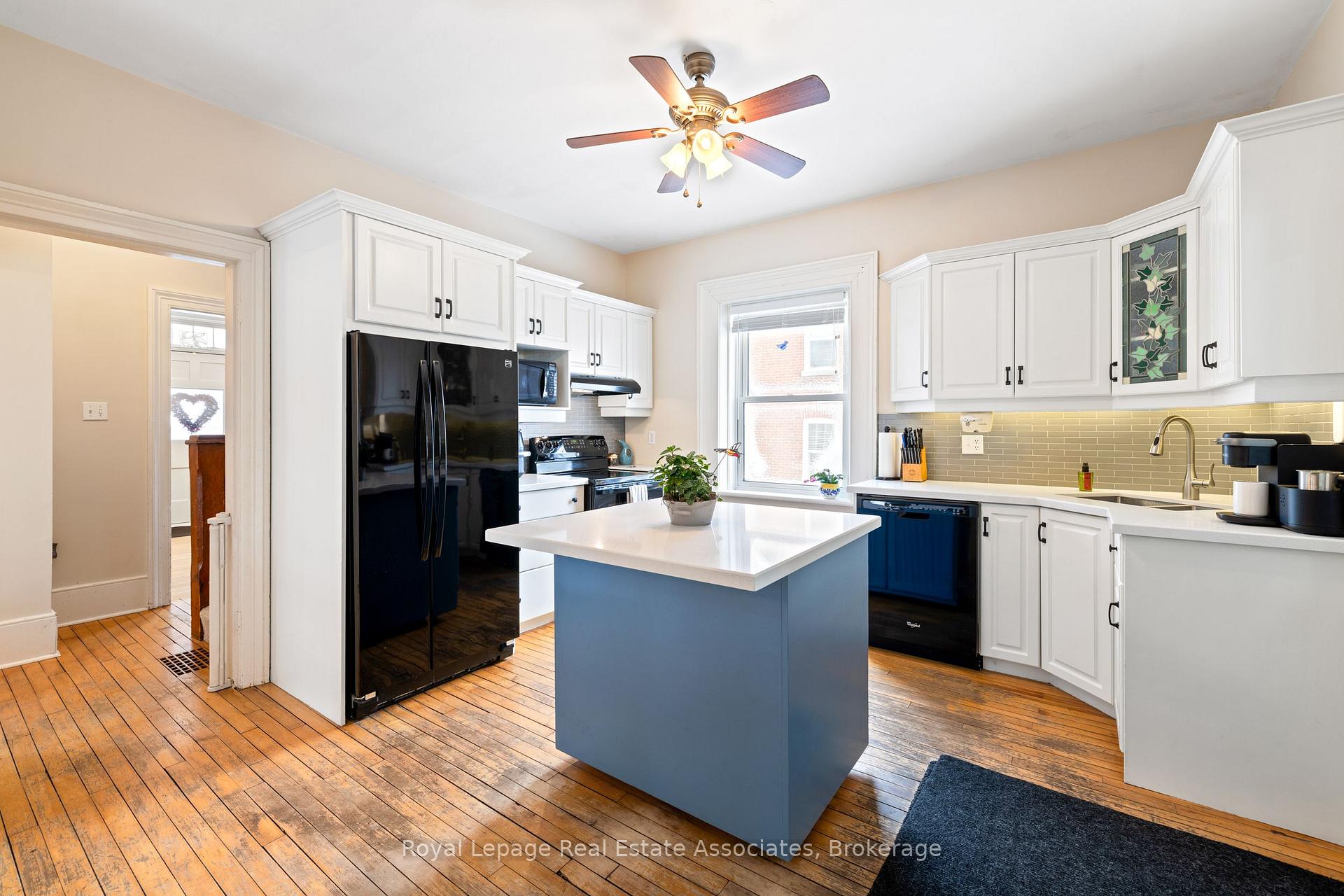 Photo 12 of 1379 Killarney Beach Road, Innisfil, Lefroy — HOMEH