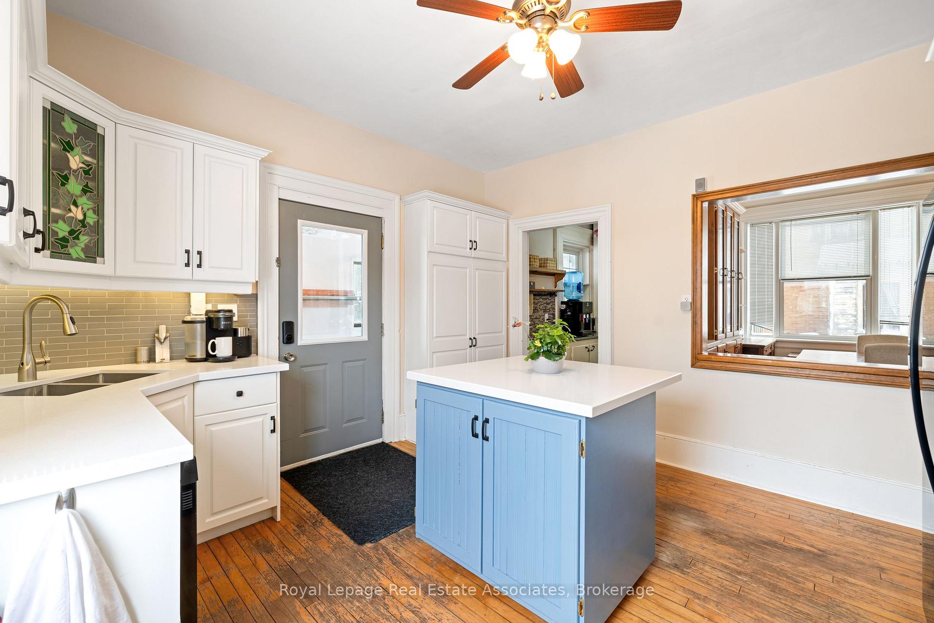Photo 13 of 1379 Killarney Beach Road, Innisfil, Lefroy — HOMEH