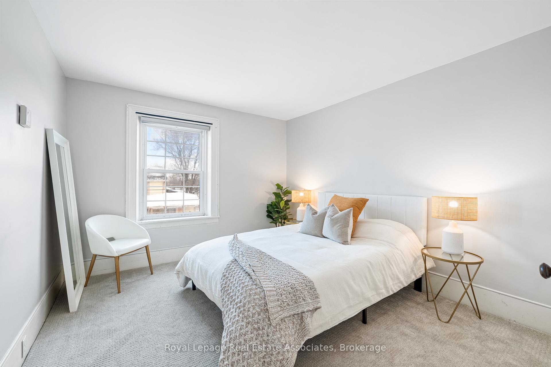 Photo 16 of 1379 Killarney Beach Road, Innisfil, Lefroy — HOMEH