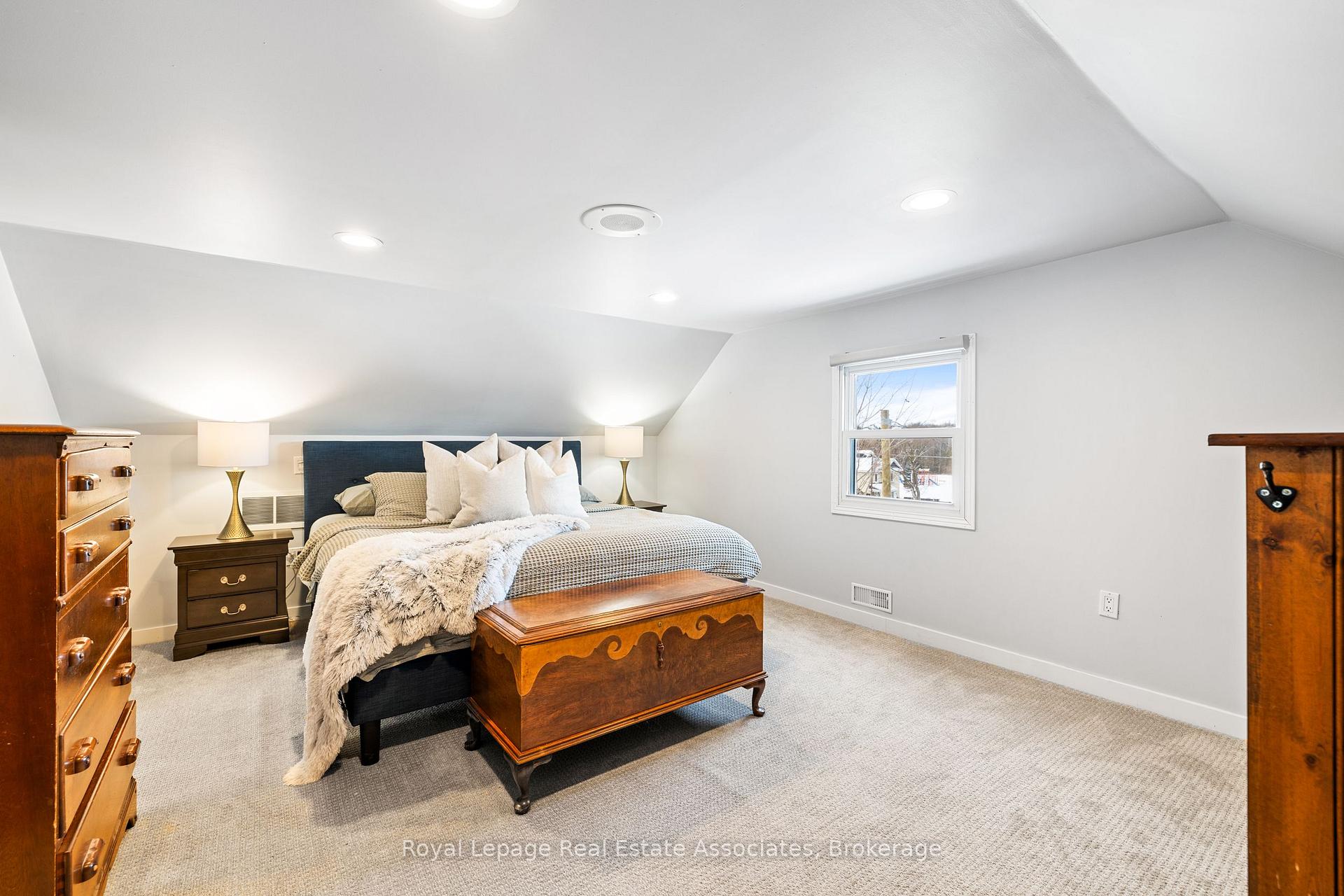Photo 24 of 1379 Killarney Beach Road, Innisfil, Lefroy — HOMEH