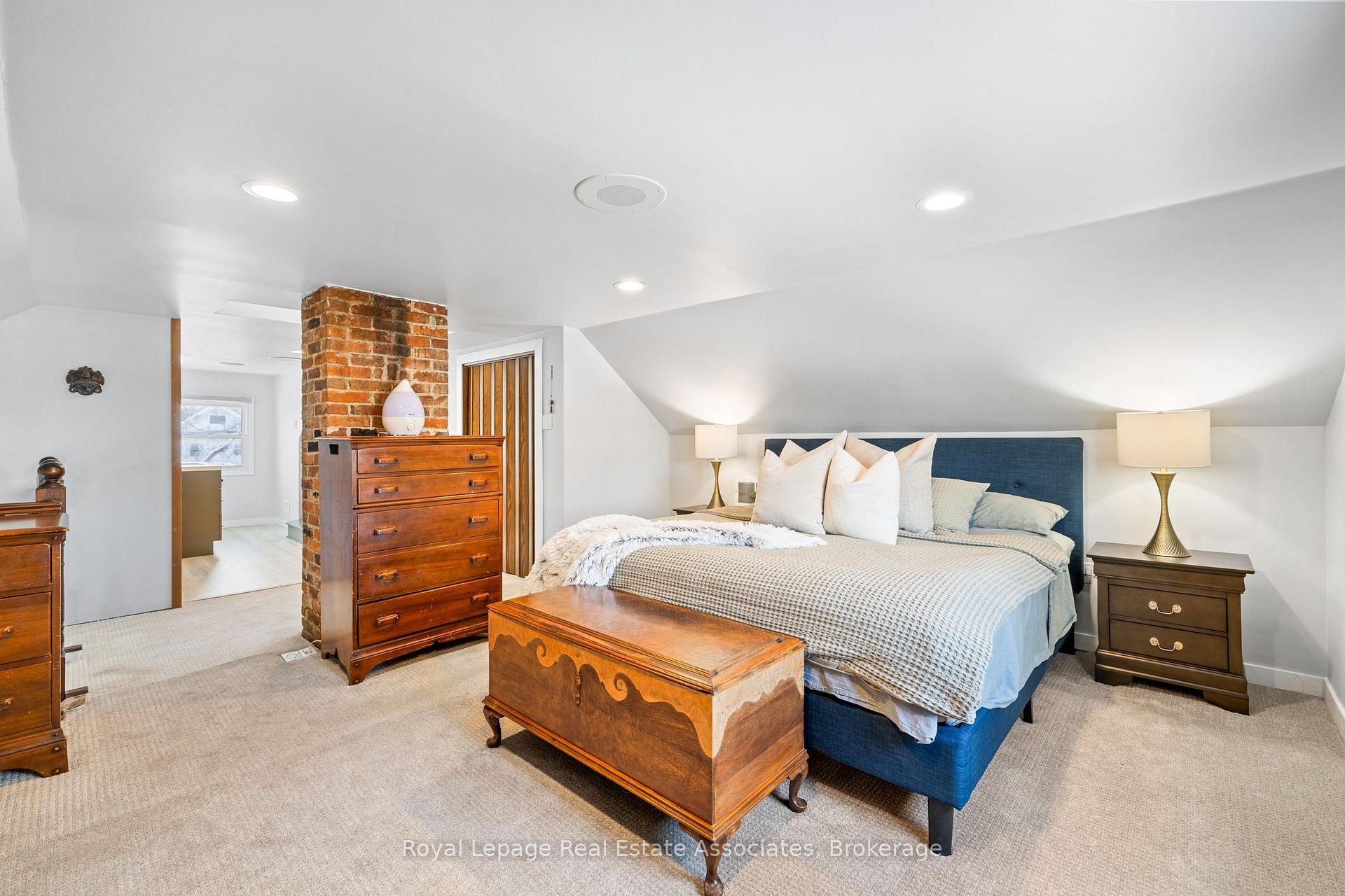 Photo 25 of 1379 Killarney Beach Road, Innisfil, Lefroy — HOMEH