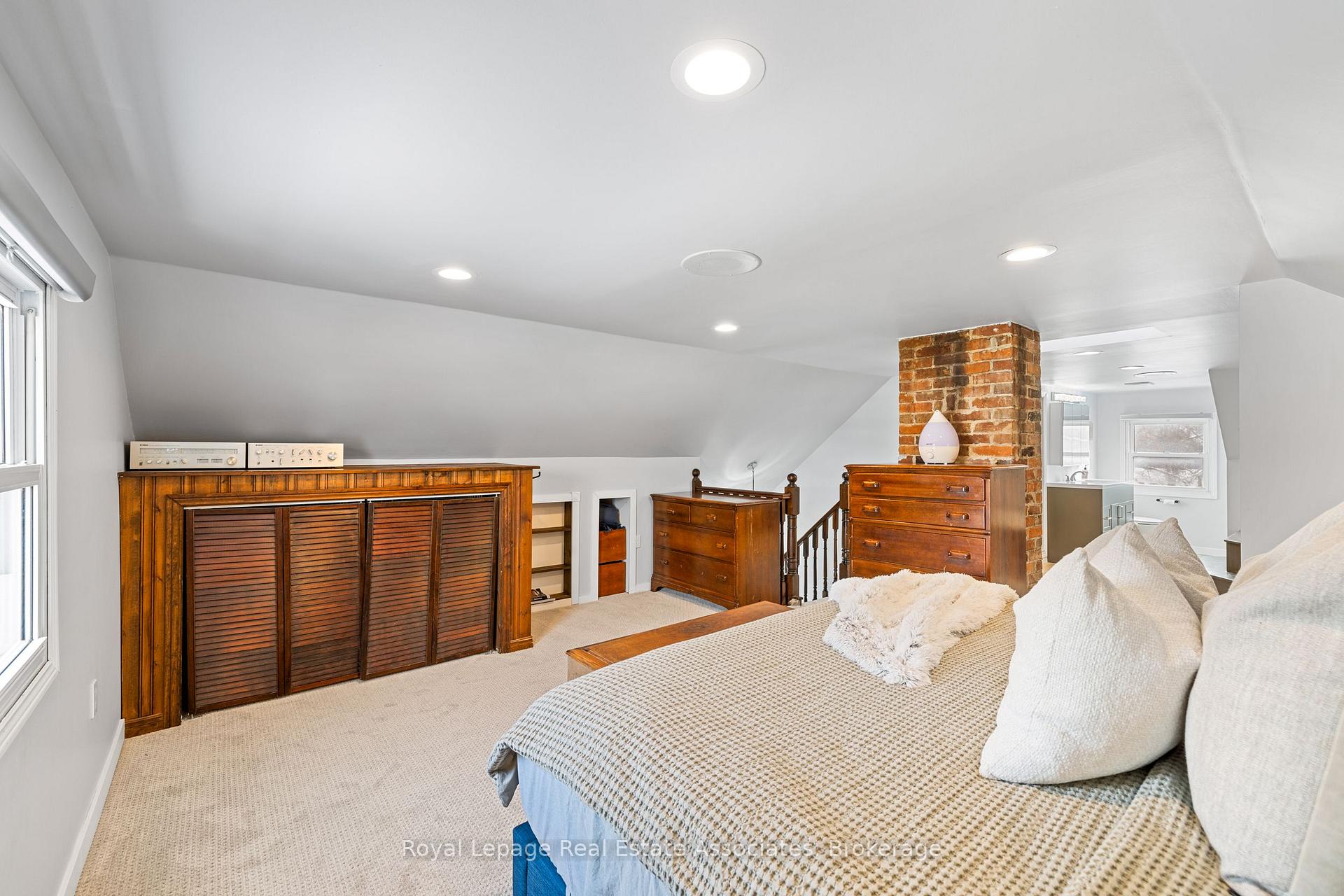 Photo 26 of 1379 Killarney Beach Road, Innisfil, Lefroy — HOMEH