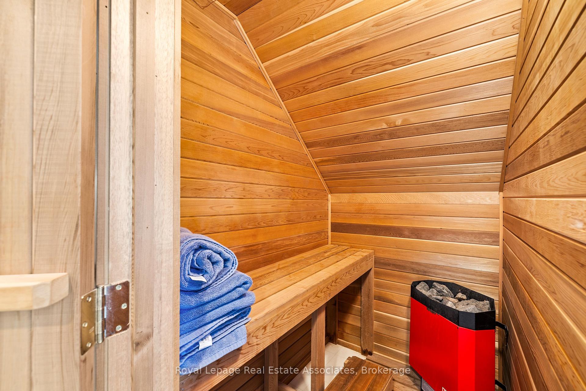 Photo 29 of 1379 Killarney Beach Road, Innisfil, Lefroy — HOMEH
