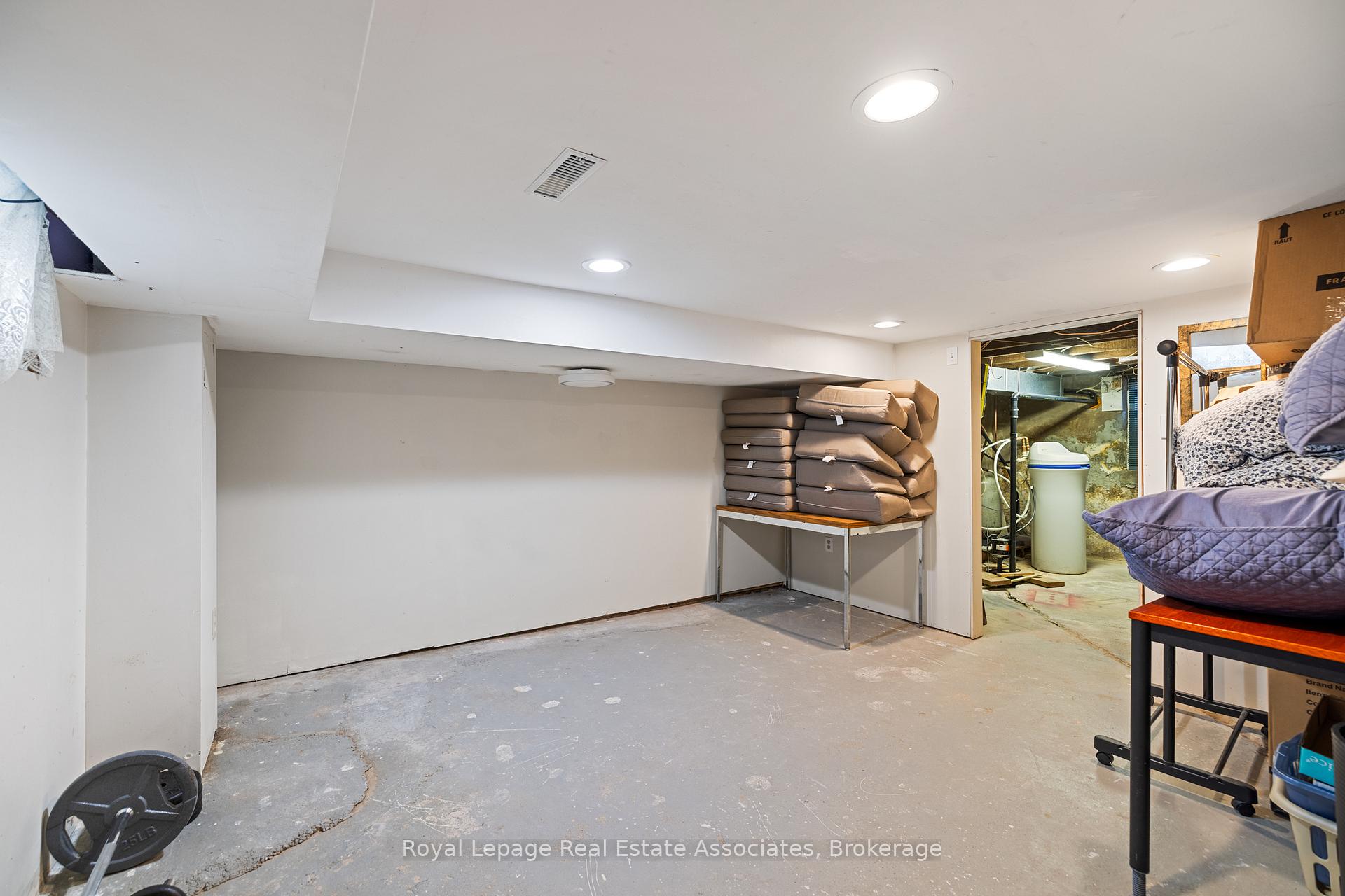 Photo 32 of 1379 Killarney Beach Road, Innisfil, Lefroy — HOMEH