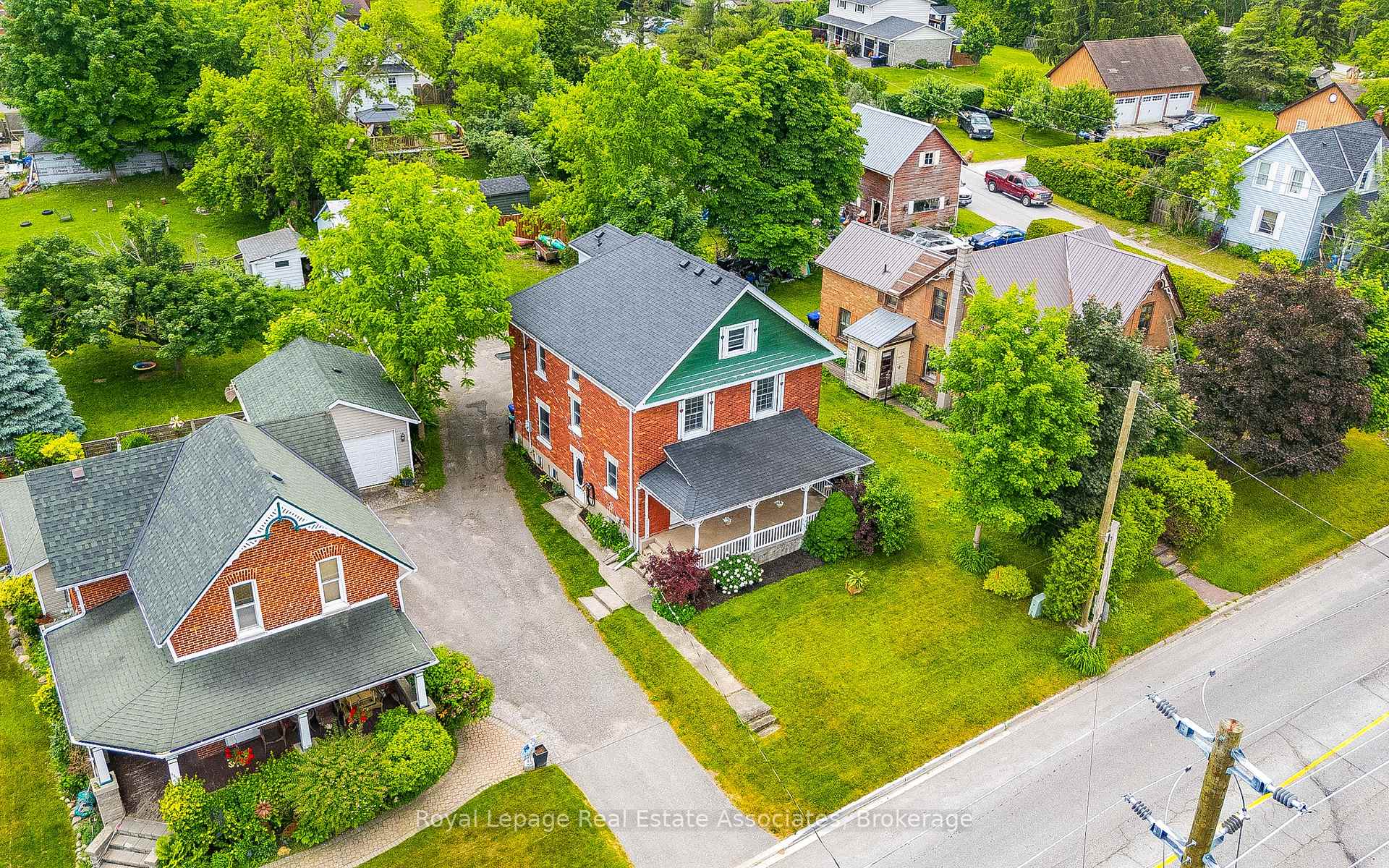 Photo 39 of 1379 Killarney Beach Road, Innisfil, Lefroy — HOMEH