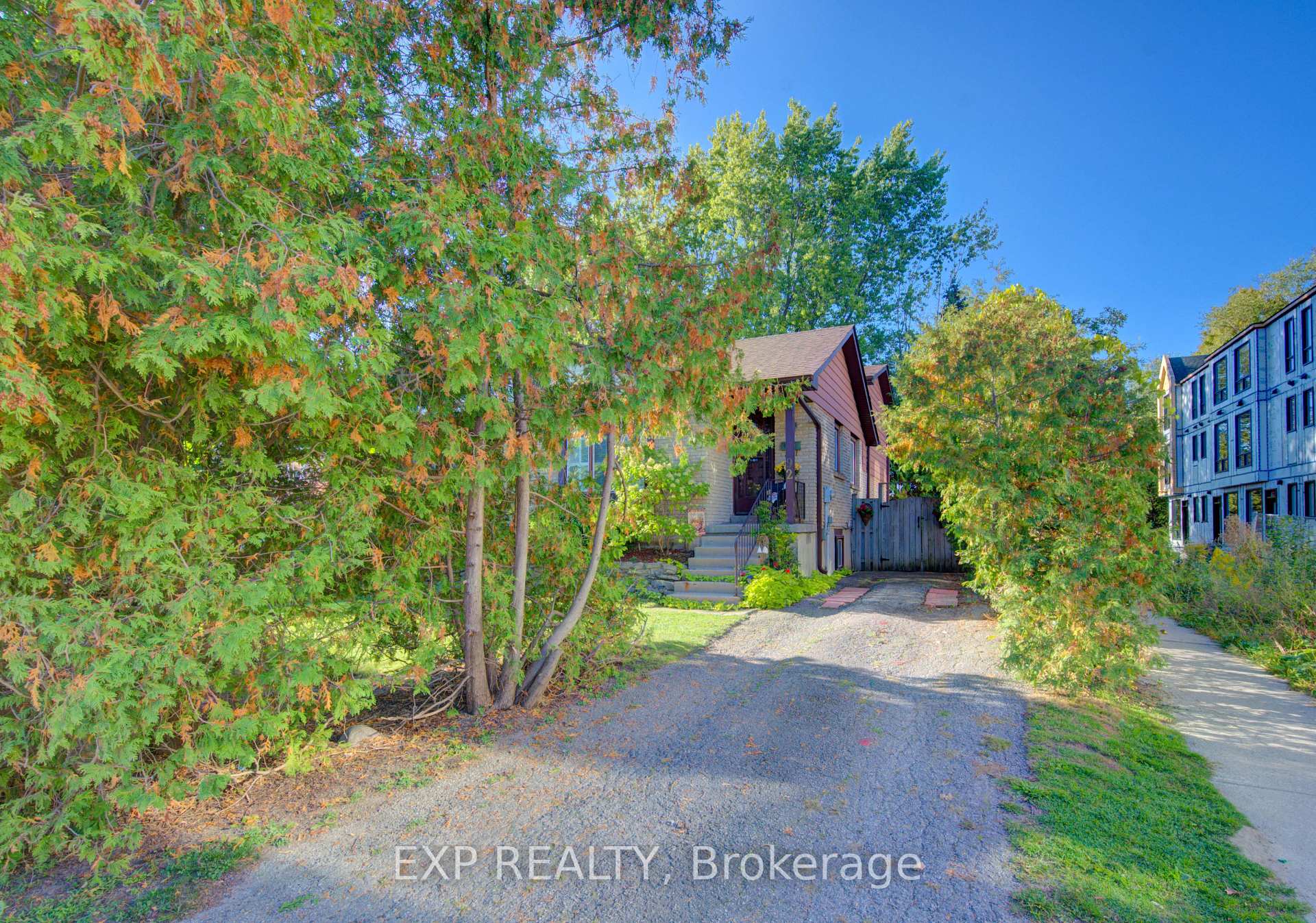 Photo 2 of 92 Halifax Drive, Kitchener — HOMEH