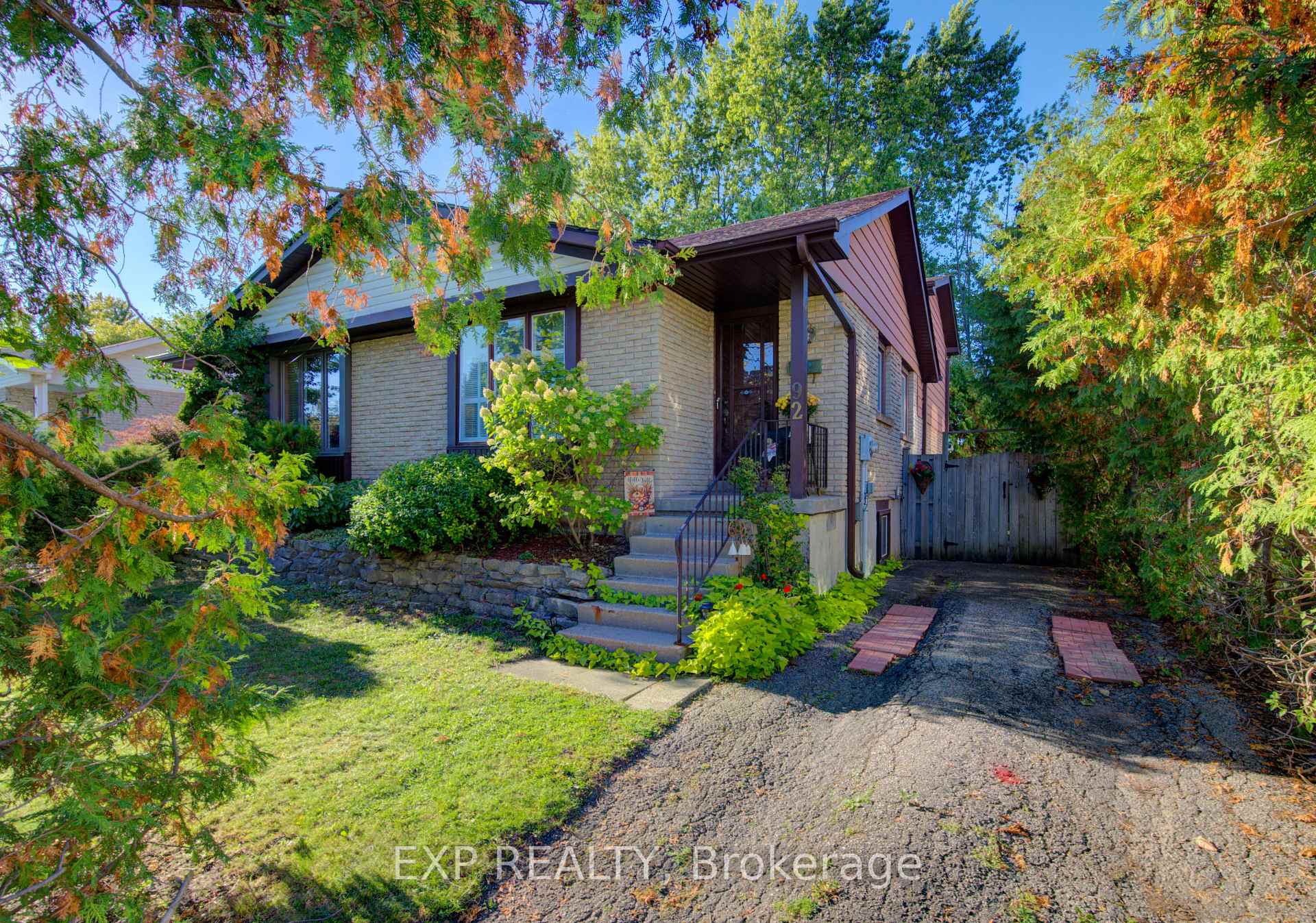 Photo 3 of 92 Halifax Drive, Kitchener — HOMEH