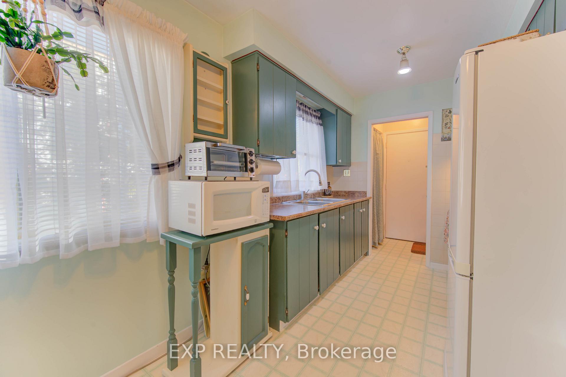 Photo 15 of 92 Halifax Drive, Kitchener — HOMEH