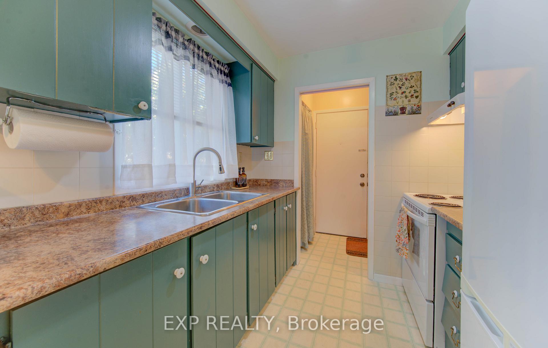 Photo 16 of 92 Halifax Drive, Kitchener — HOMEH