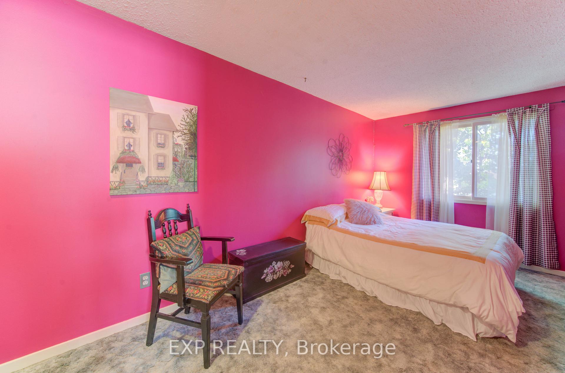 Photo 31 of 92 Halifax Drive, Kitchener — HOMEH