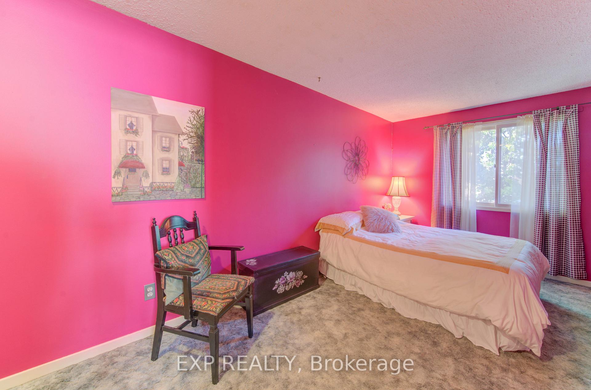 Photo 32 of 92 Halifax Drive, Kitchener — HOMEH