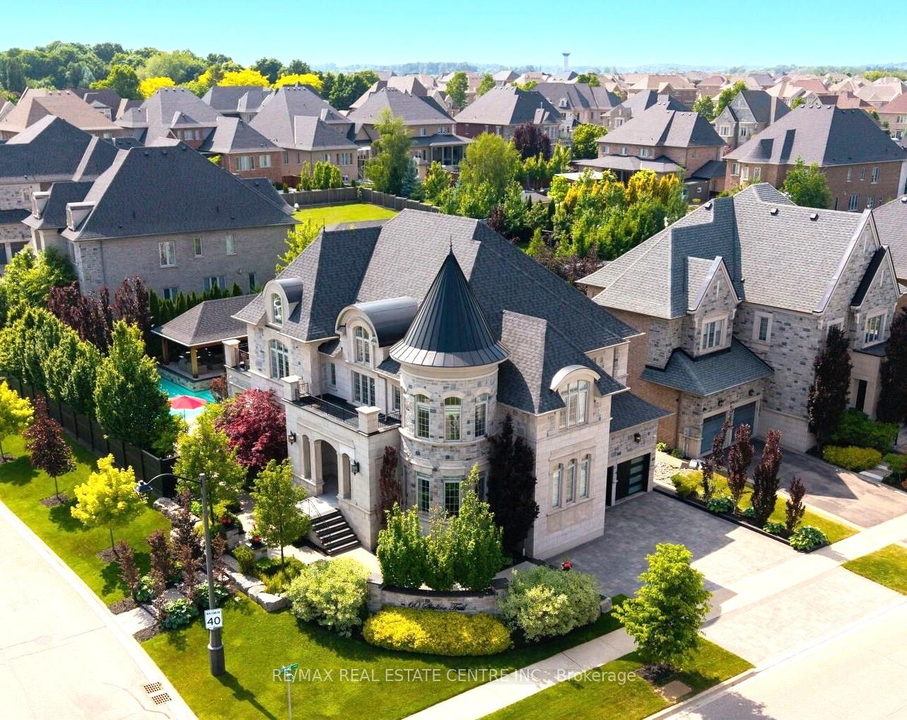 Photo 2 of 60 Skyline Trail, King, Nobleton — HOMEH