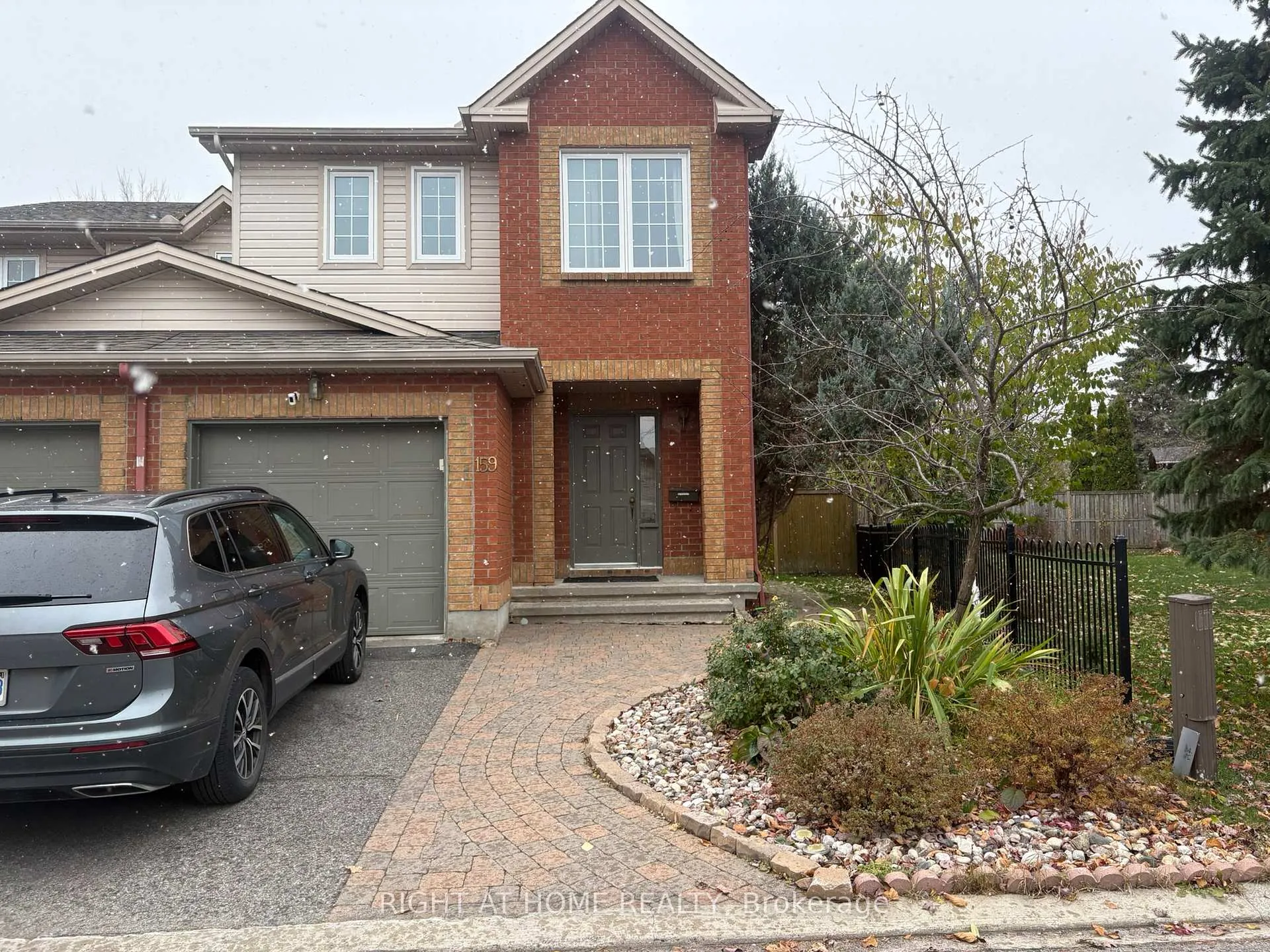 Front of 159 Kinross Private