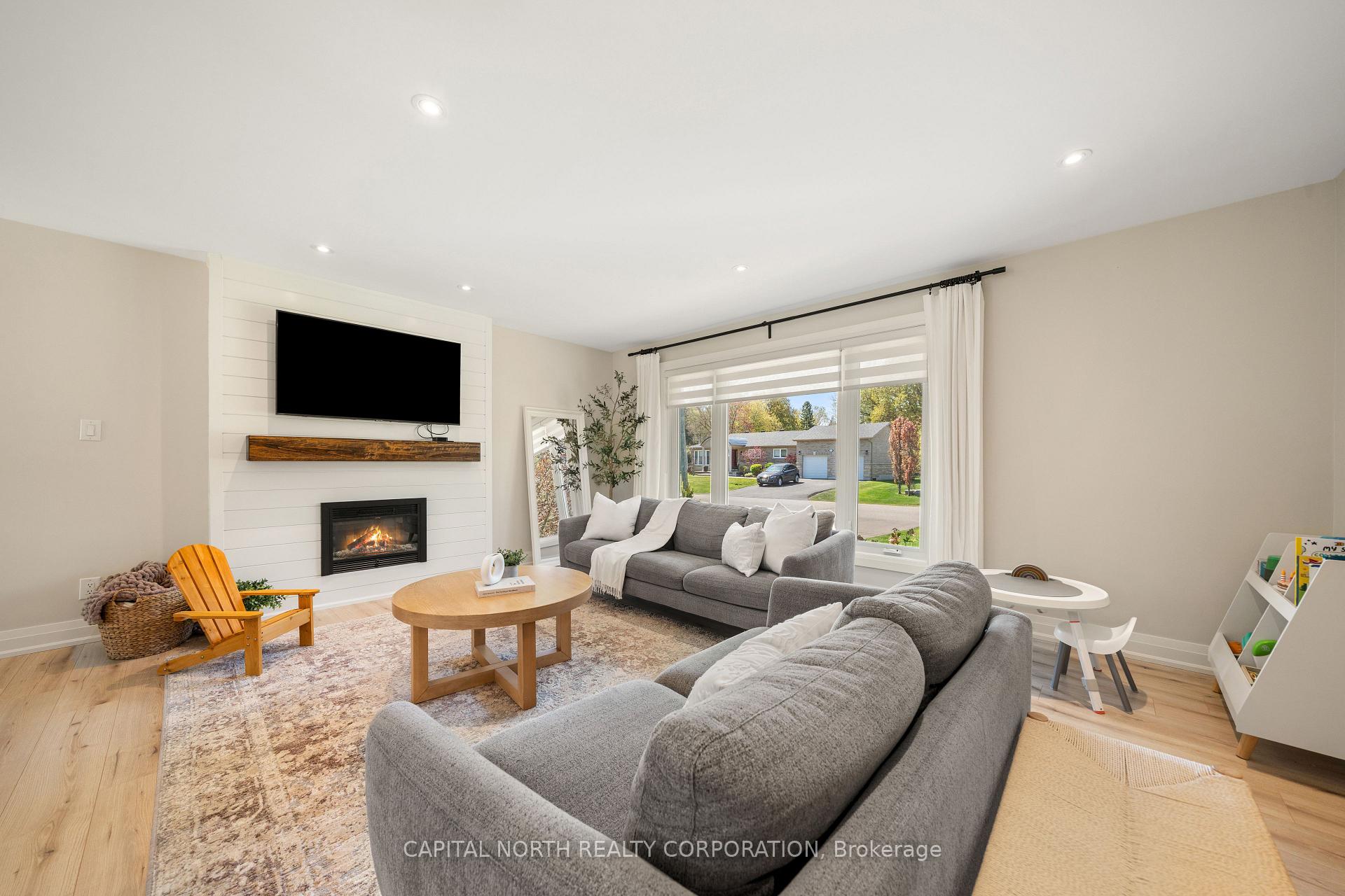 Photo 6 of 81 Bachly Crescent, King, Pottageville — HOMEH