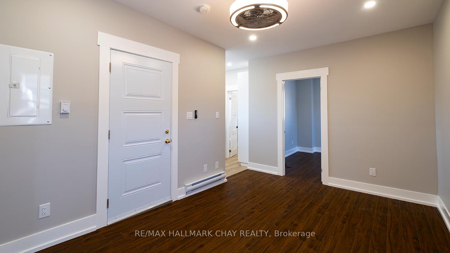 Photo 4 of Unit APT#2, 14 Queen Street, Innisfil, Cookstown — HOMEH