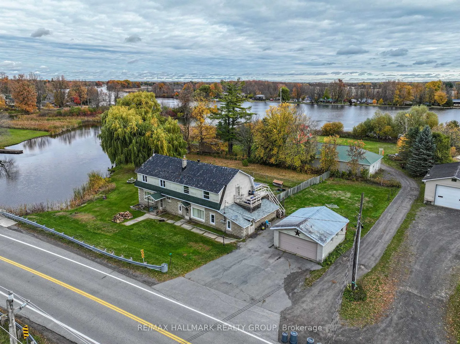 Front of 6763 Rideau Valley Drive S