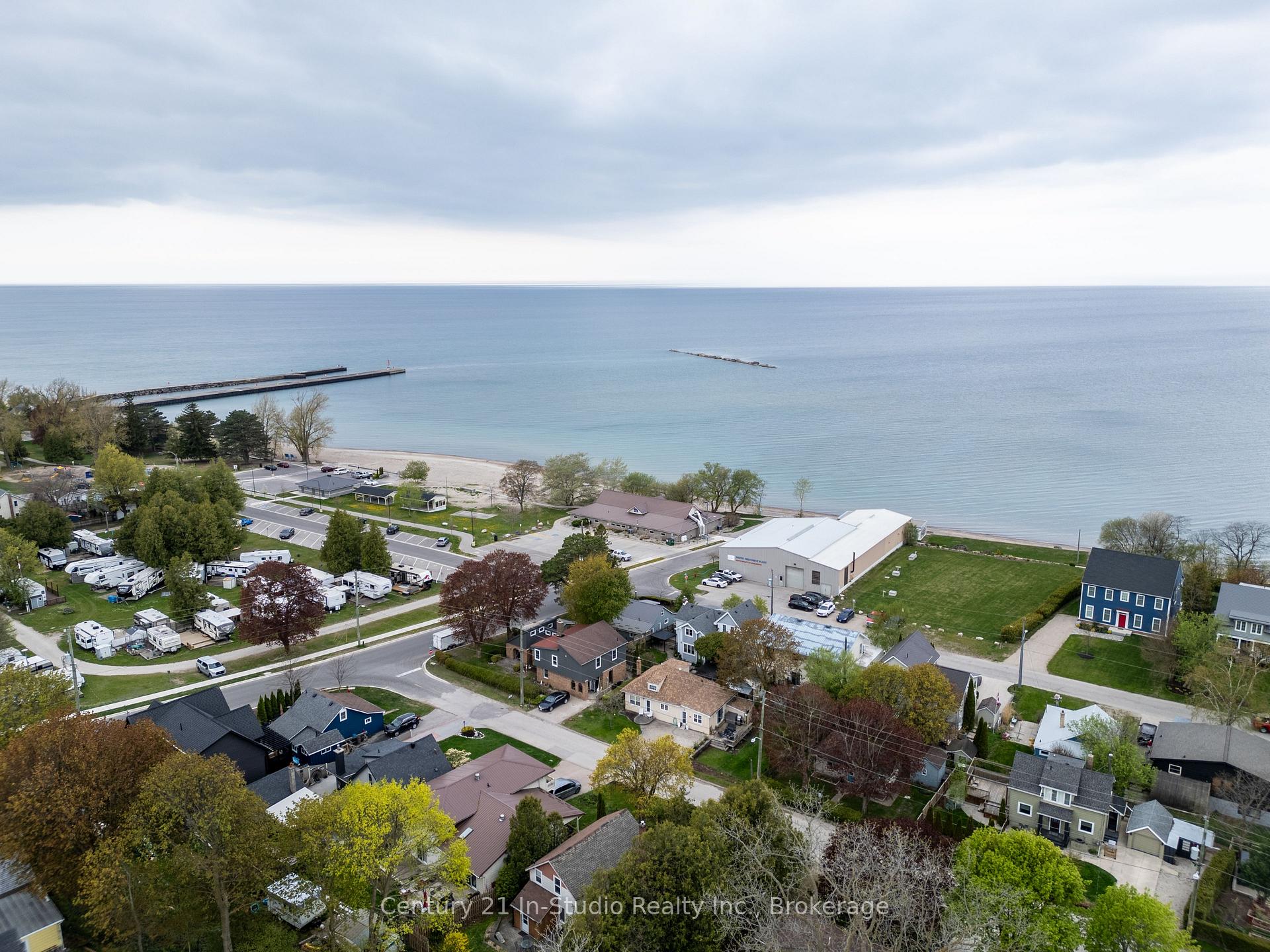Photo 2 of 525 Mechanics Avenue, Kincardine — HOMEH