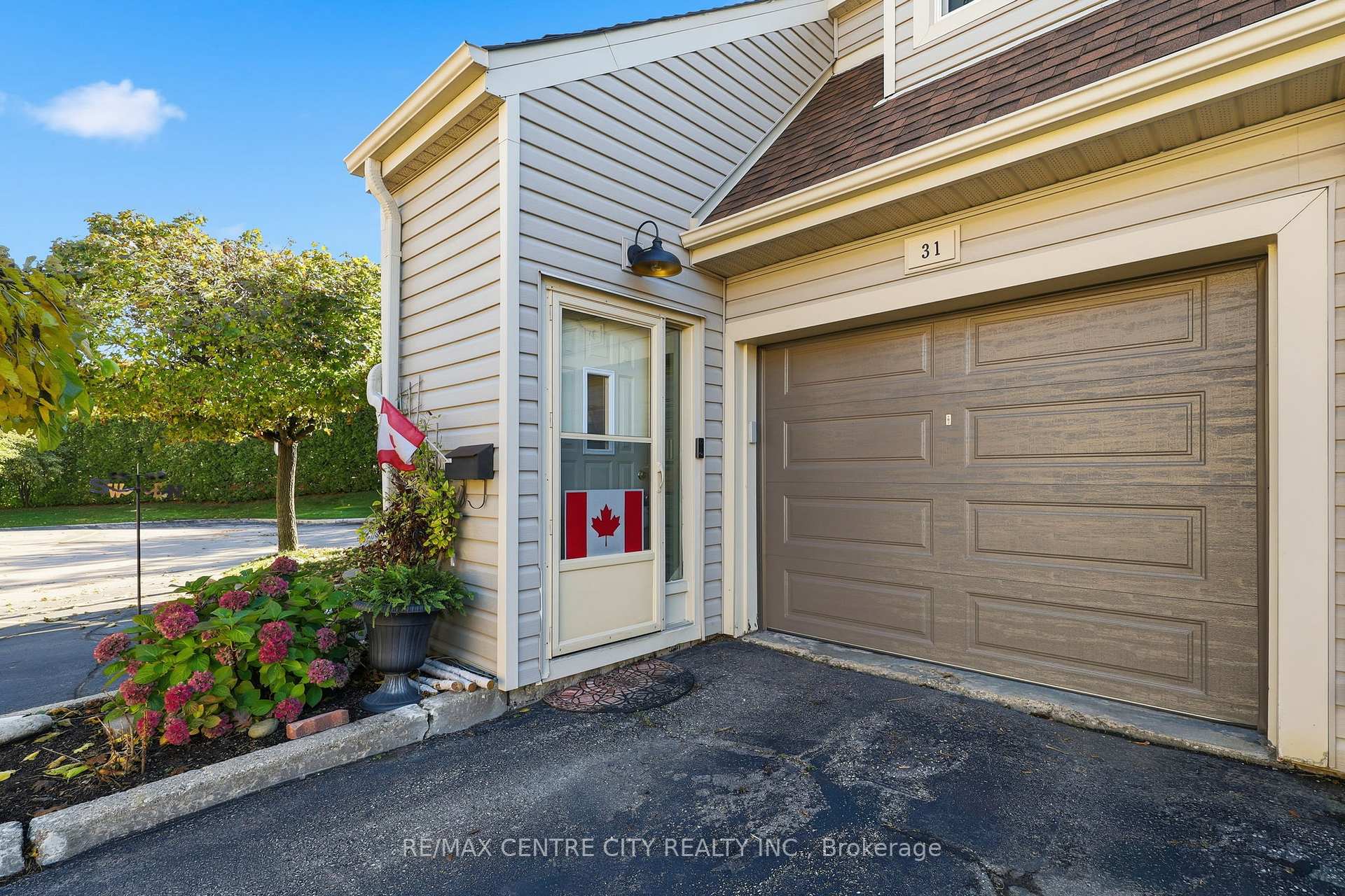 Photo 3 of Unit 31, 337 Kingswood Drive, Kitchener — HOMEH