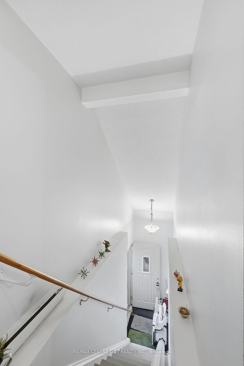 Photo 4 of Unit 31, 337 Kingswood Drive, Kitchener — HOMEH