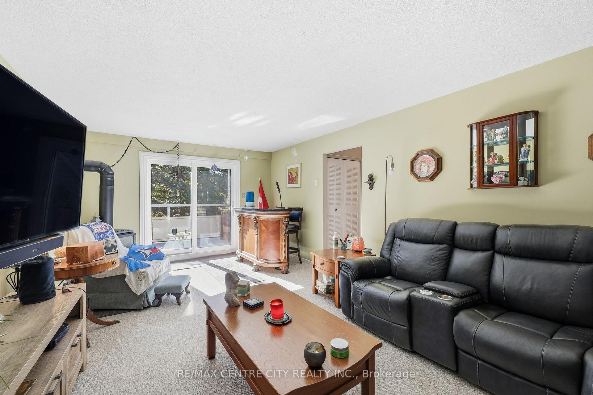 Photo 11 of Unit 31, 337 Kingswood Drive, Kitchener — HOMEH