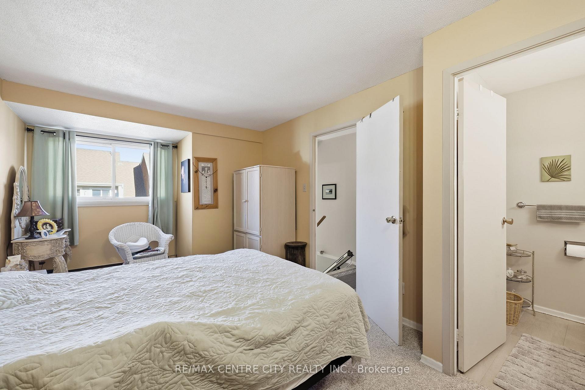 Photo 15 of Unit 31, 337 Kingswood Drive, Kitchener — HOMEH