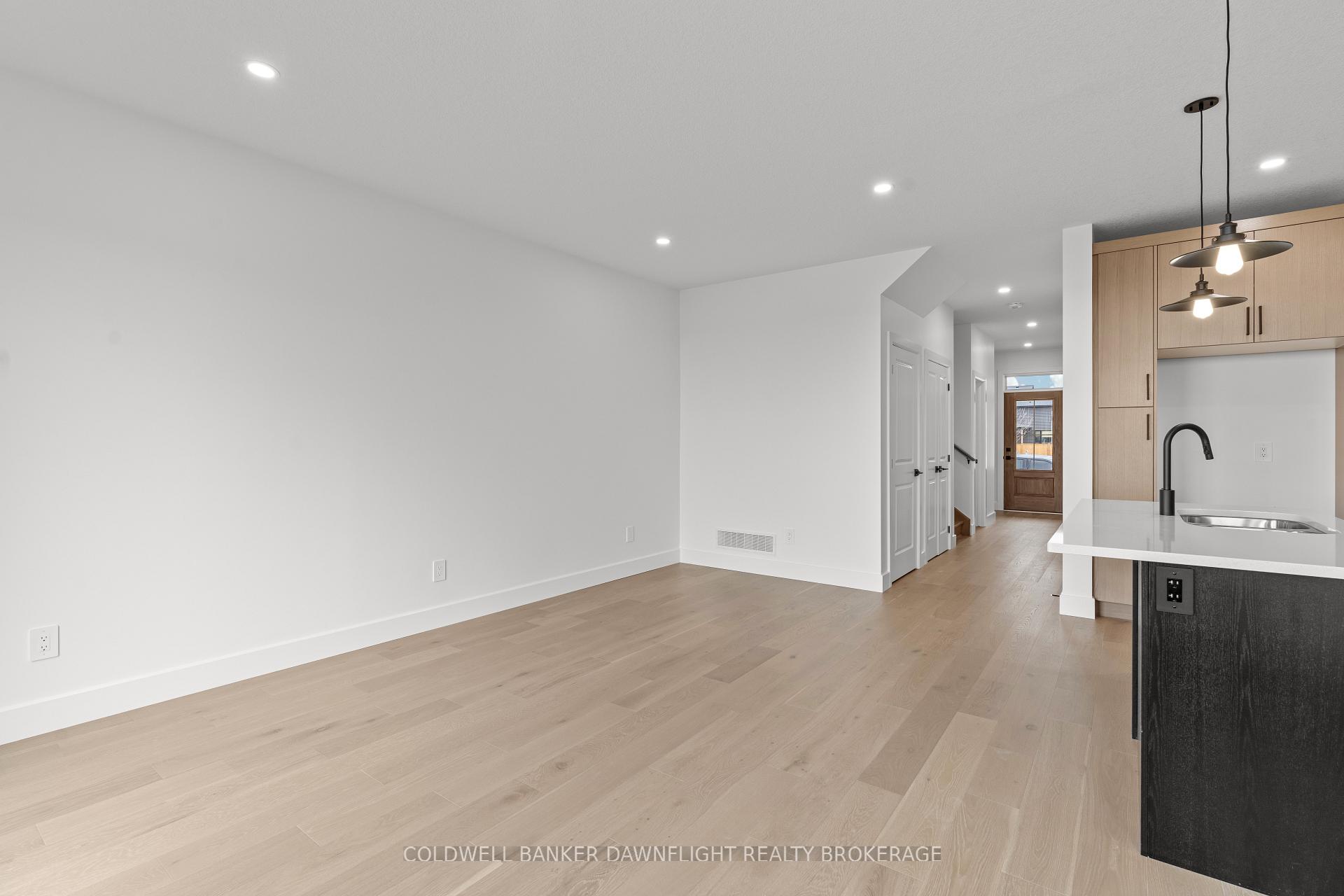 Photo 16 of Unit 45, 147 Scotts Drive, Lucan Biddulph, Lucan — HOMEH
