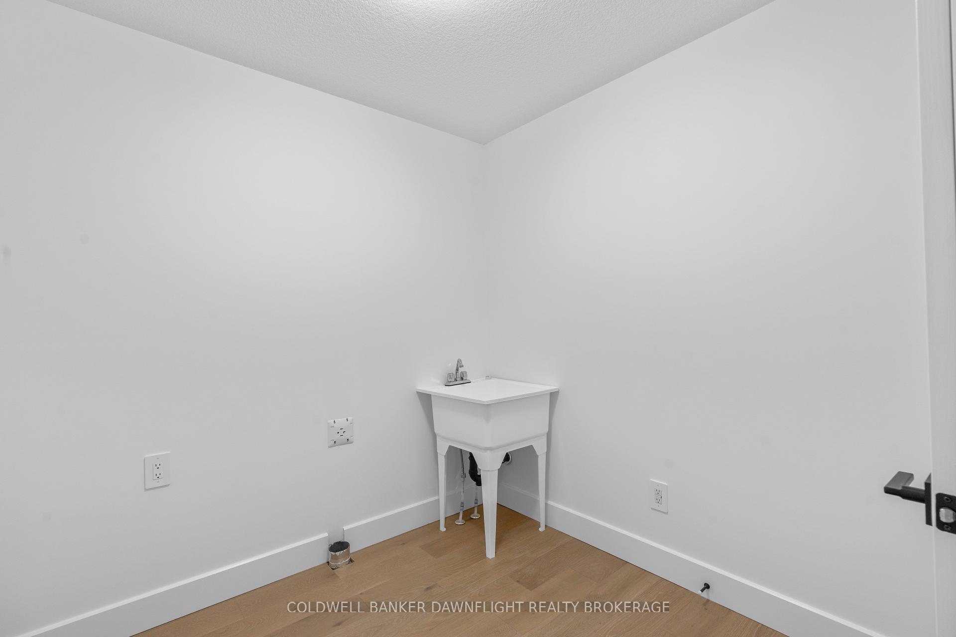 Photo 19 of Unit 45, 147 Scotts Drive, Lucan Biddulph, Lucan — HOMEH