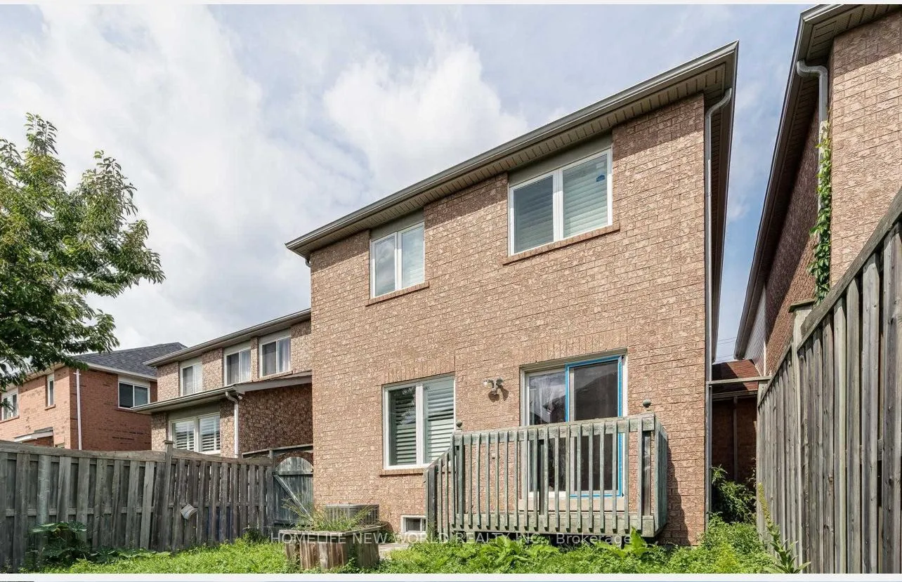 Photo 8 of 29 Courtfield Crescent, Markham, Berczy — HOMEH