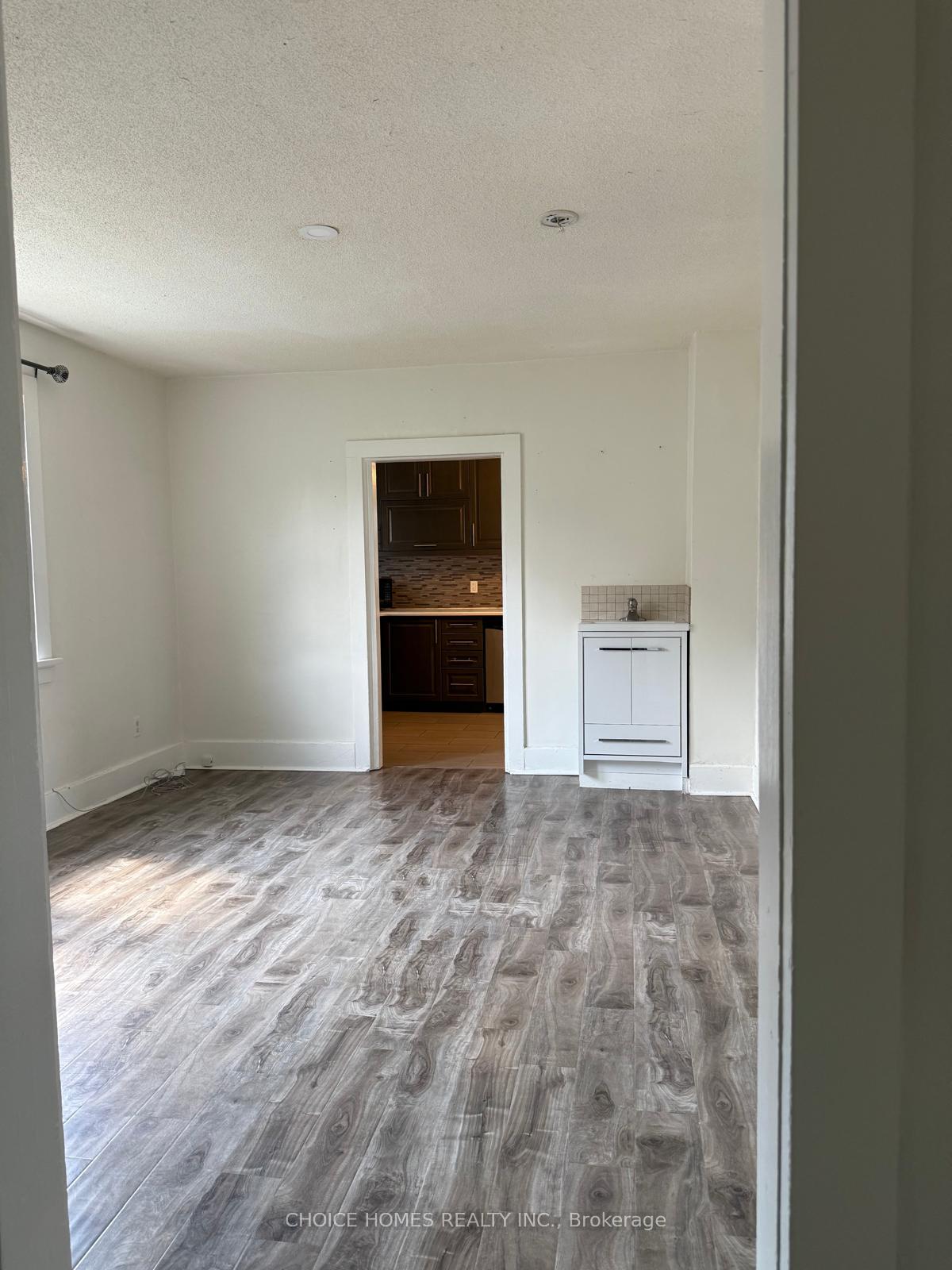 Photo 3 of 355 Greenfield Avenue, Kitchener — HOMEH