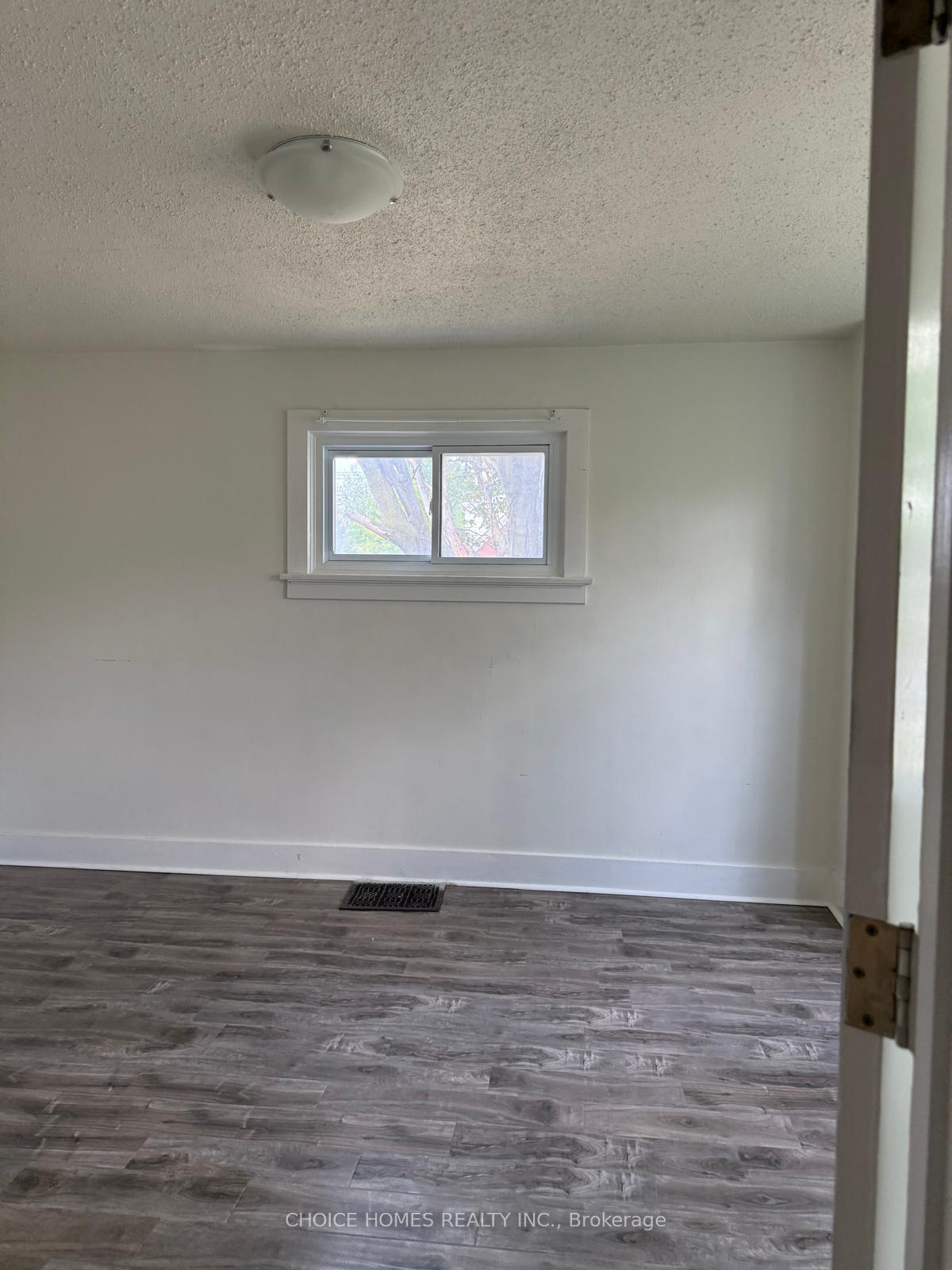 Photo 5 of 355 Greenfield Avenue, Kitchener — HOMEH